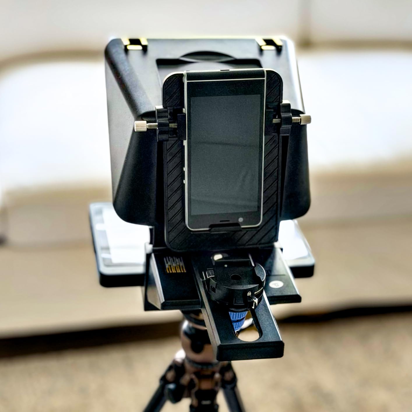 NEEWER 2 in 1 Teleprompter 11 Inch with Monitor, Supports Screen Mirroring, Plastic, Portable Prompter for Camera Mobile Phone Webcam Windows MacOS for YouTube Twitch Live Streaming Conference, X11 customer photo 2