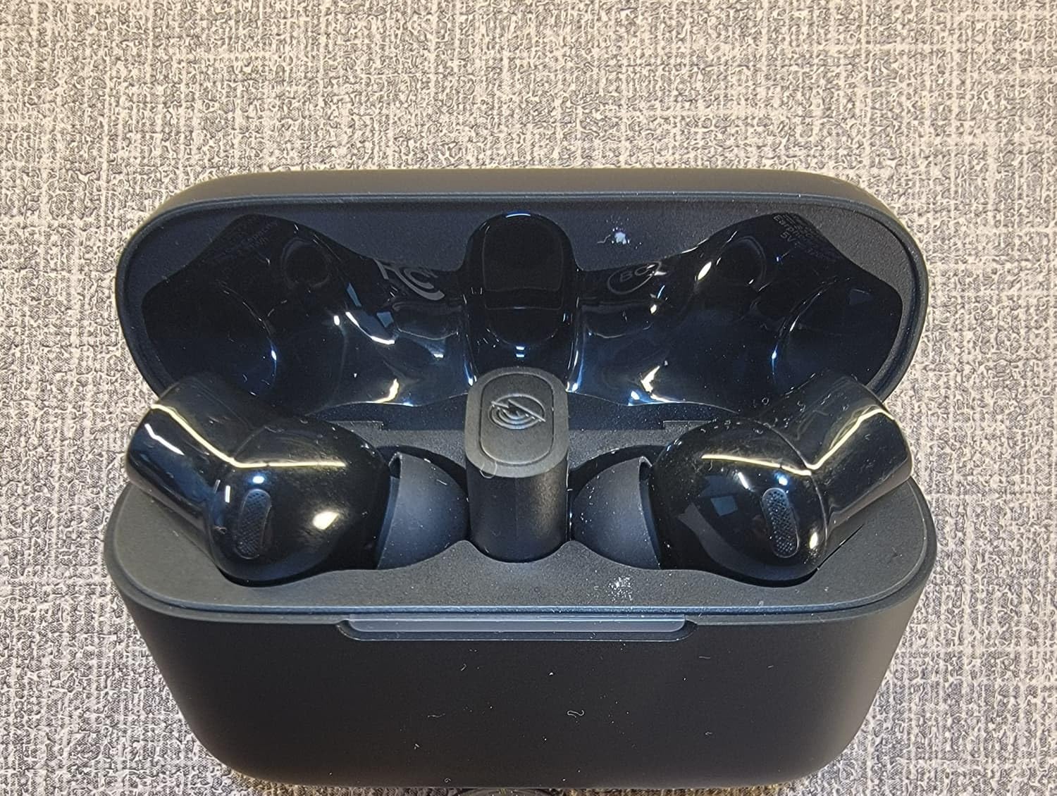 Razer Hammerhead V3 HyperSpeed Wireless Multi-Platform ANC Gaming Earbuds - 2.4GHz & Bluetooth 6.0, Up to 40 Hr Battery, THX Spatial Audio, for Smartphones, PC, Laptop, Tablet, PS5, Steam Deck customer photo 2
