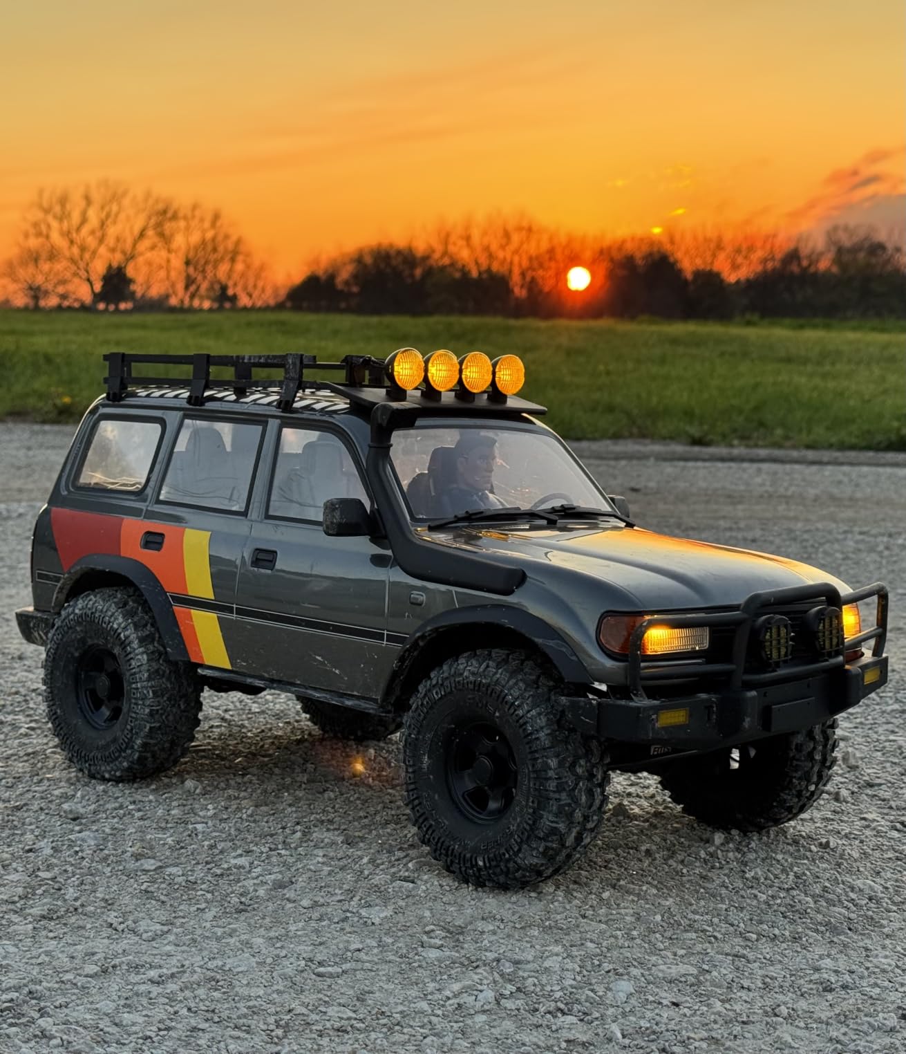 EAZYRC FMS FCX10 LC80 1/10 Brushless RC Crawler, Official Toyota Licensed RC Rock Crawler 4x4, High Torque 1/10 Brushless RC Truck with 2-Speed Transmission, Professional Brushless RC Car for Adult customer photo 1