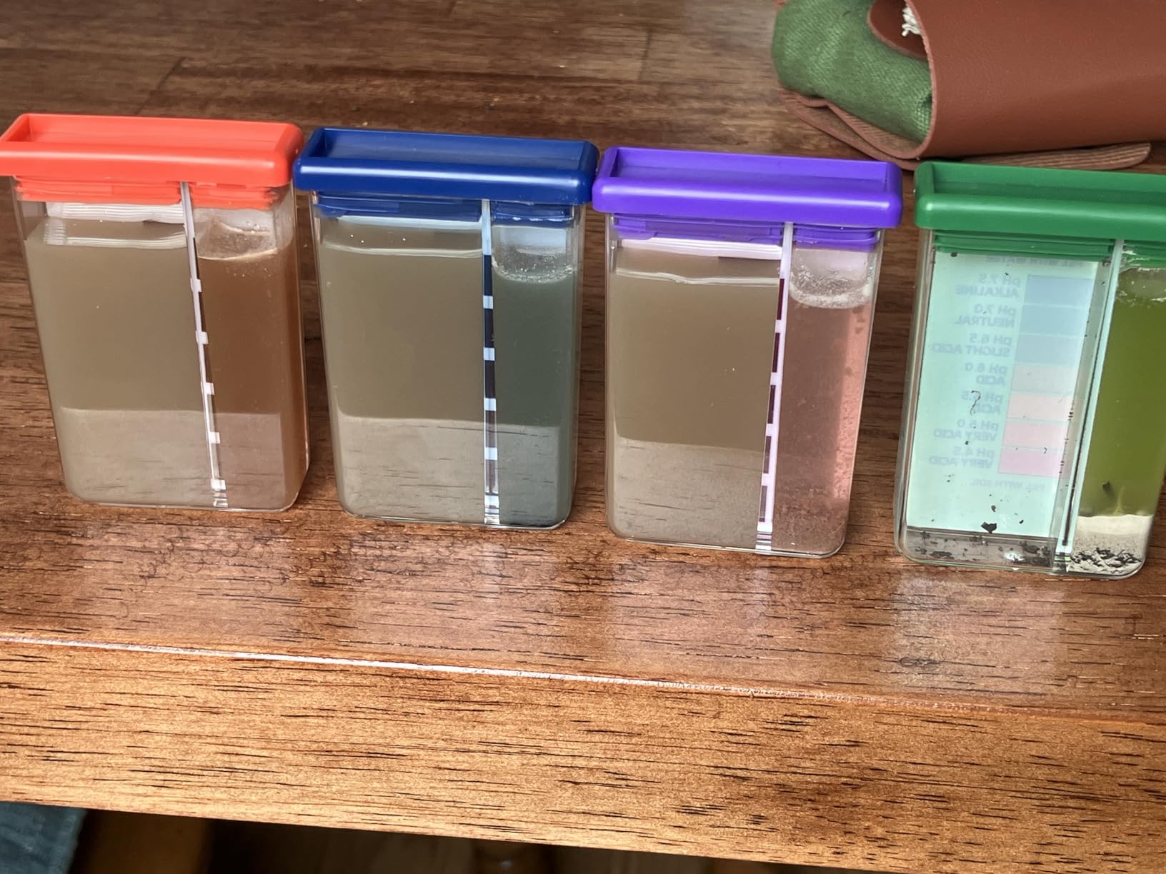 Rapitest Soil Test Kit for Gardens, Vegetables, Flowers and Lawns (Luster Leaf 1601 series) customer photo 1