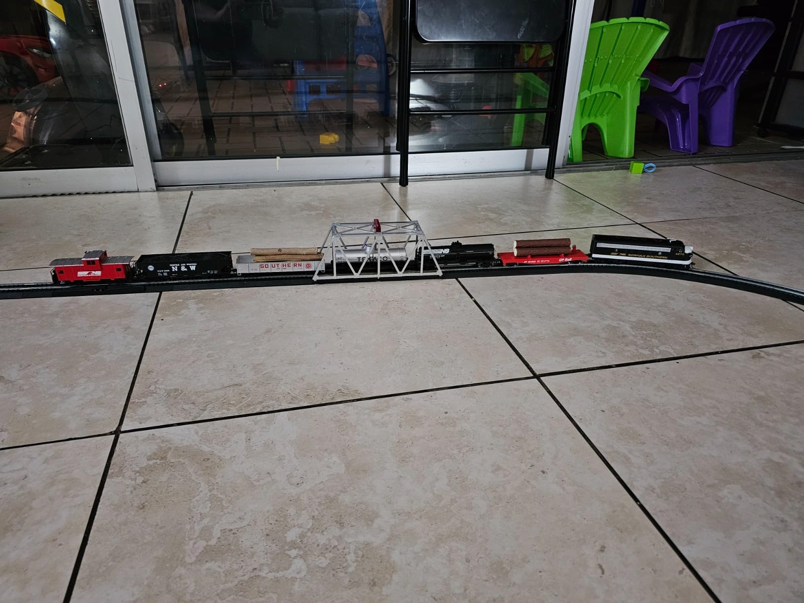 Bachmann Trains - Thoroughbred Ready To Run Electric Train Set - HO Scale customer photo 1
