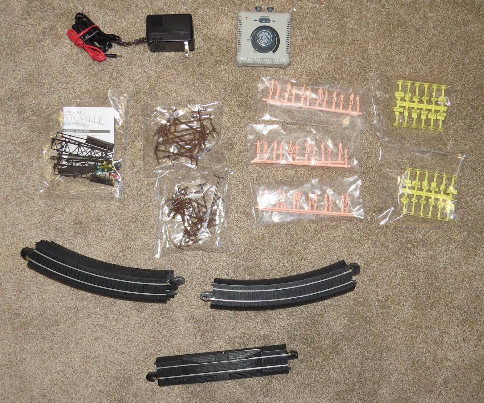 Bachmann Trains Rail Chief Ready to Run Electric Train Set, HO Scale | Complete 130 Piece Set; Locomotive, Rolling Stock, Track, Power Pack and Speed Controller, Build Your Model Railroad, #706 customer photo 1