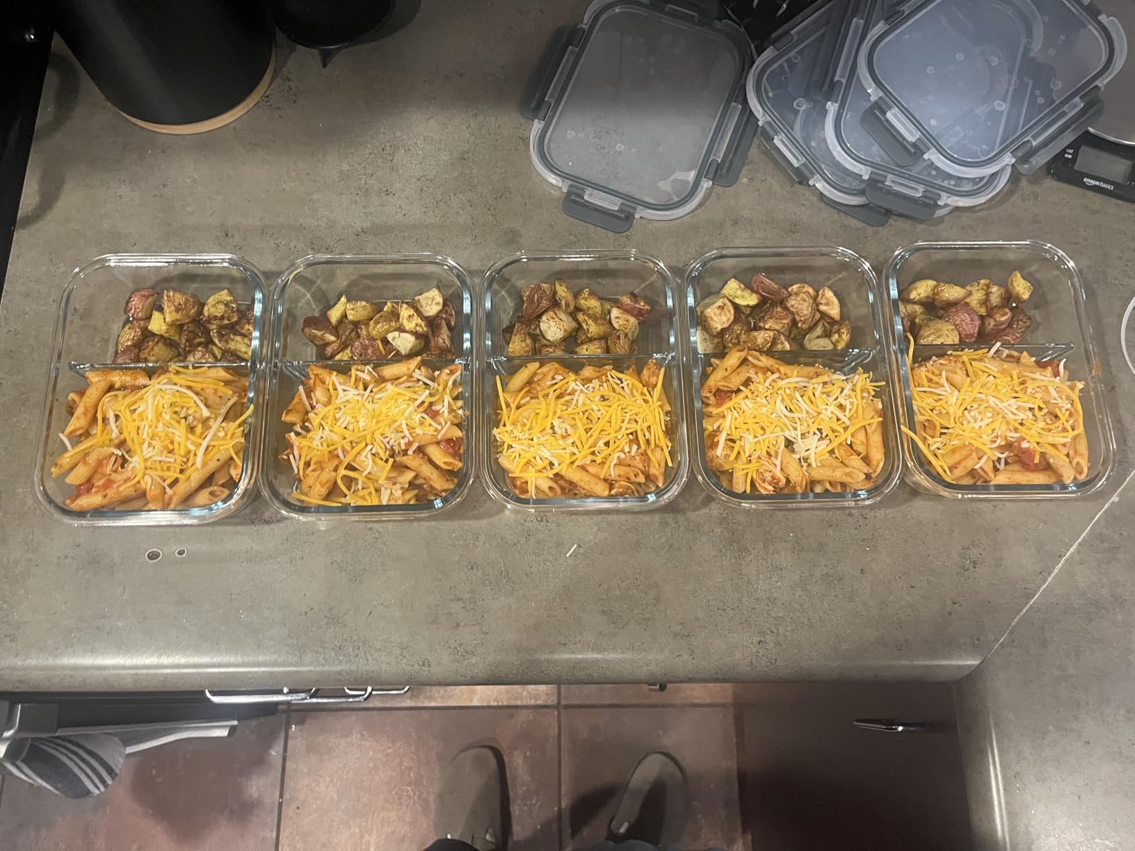 M MCIRCO 5 Pack, 36 oz, 2 Compartments Glass Meal Prep Containers with Lids | Divided Glass Food Storage Containers, Portion Control Lunch Containers, Microwave, Oven, Freezer, Dishwasher, 4.5 Cups, Gray customer photo 1