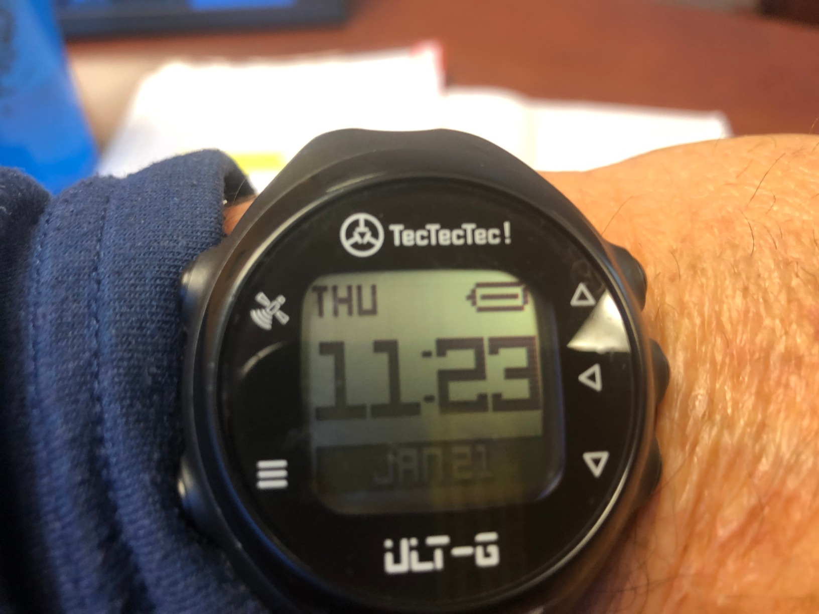 TecTecTec ULT-G Golf GPS Watch, Simple & Easy Distance Watch, No App Required on Course, Front/Back/Middle Distances, 38,000+ Courses Preloaded, Lightweight & Water-Resistant, Black customer photo 1