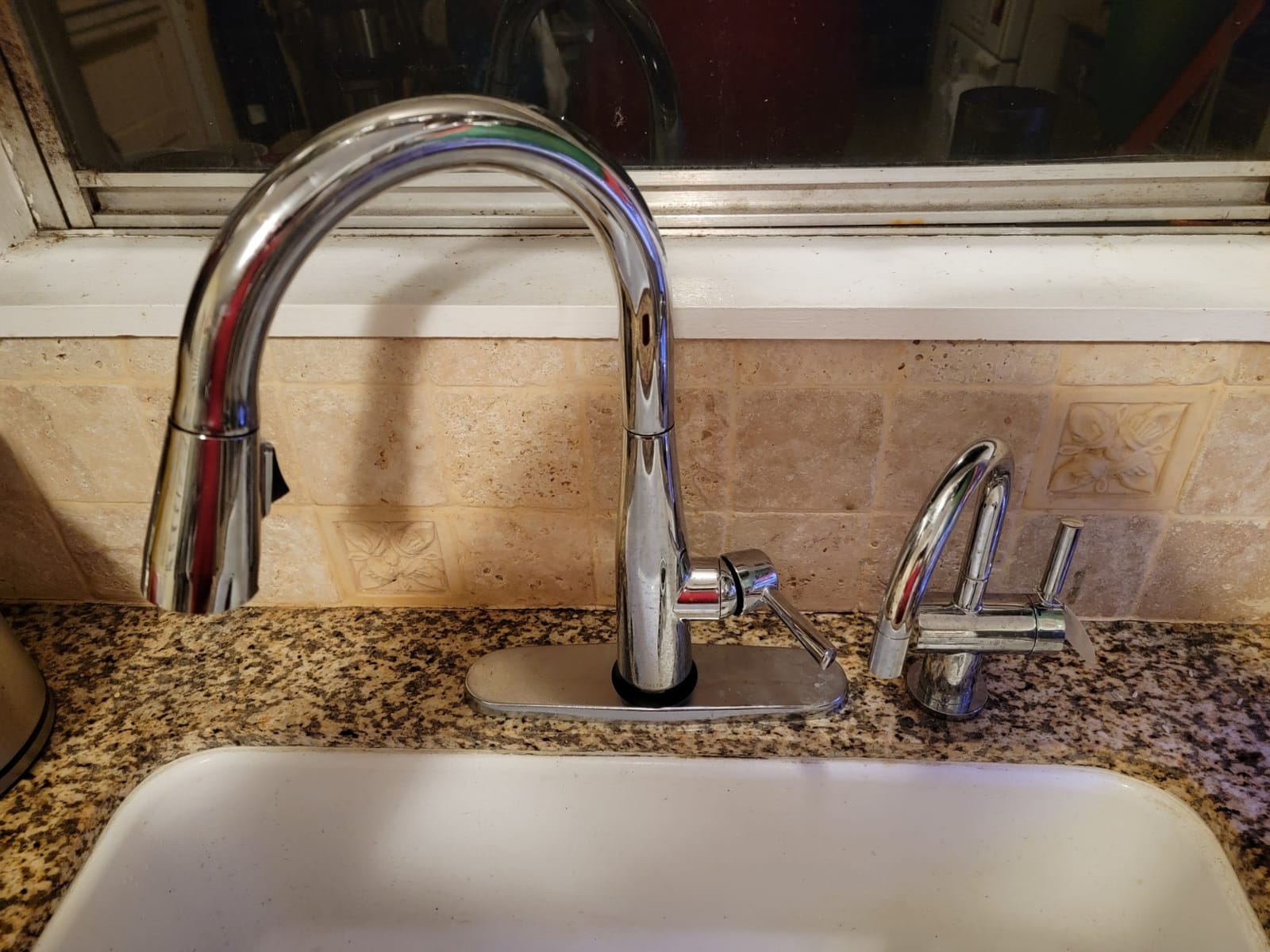Delta Faucet Essa VoiceIQ Touchless Kitchen Faucet with Pull Down Sprayer, Smart Faucet, Alexa and Google Assistant Voice Activated, Kitchen Sink Faucet, Arctic Stainless 9113TV-AR-DST customer photo 1