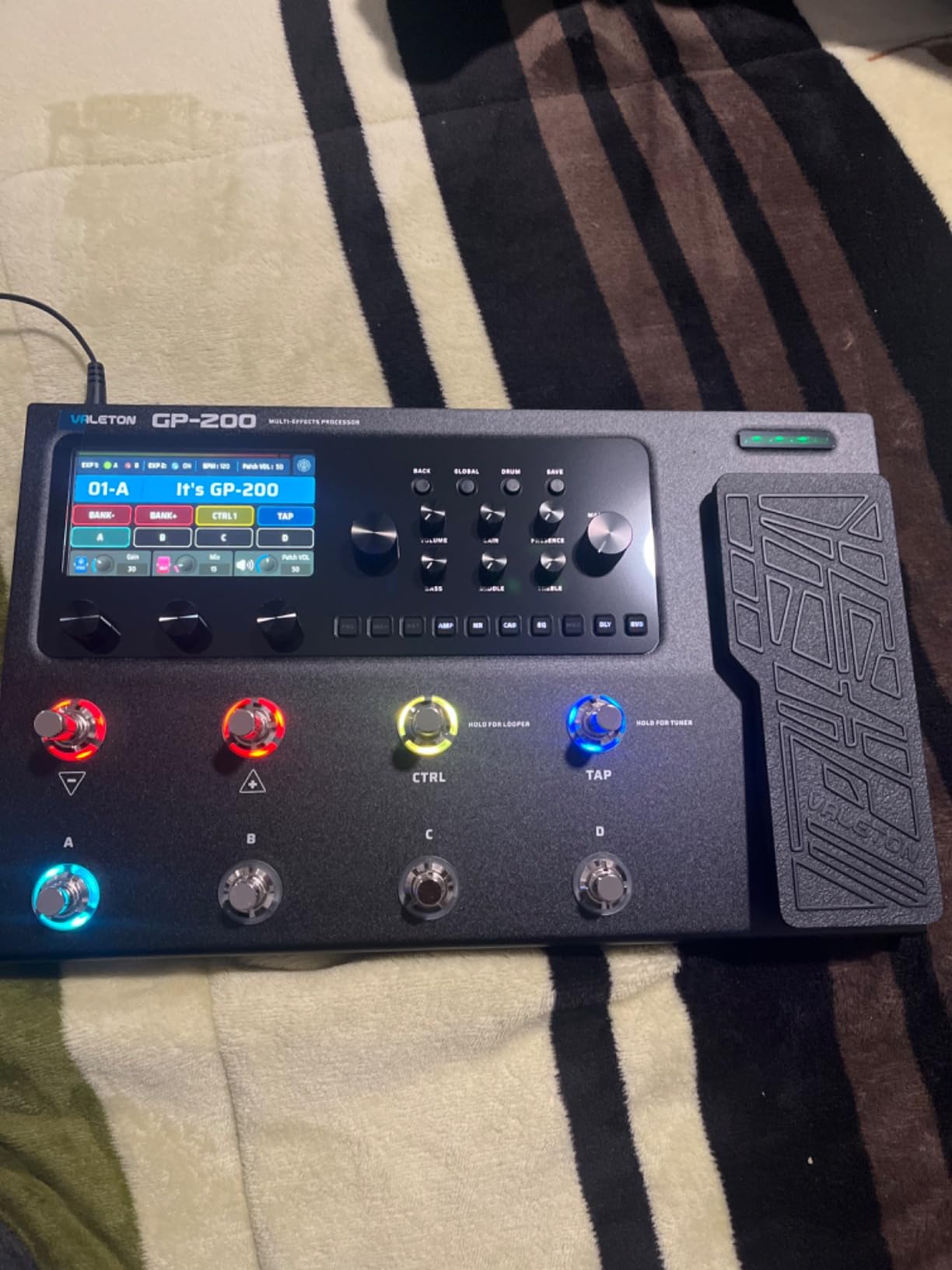 VALETON GP-200 Multi-Effects Guitar/Bass Pedal with Expression, FX Loop, MIDI, Amp Modeling, IR Cab Simulation, Stereo, USB Interface customer photo 2