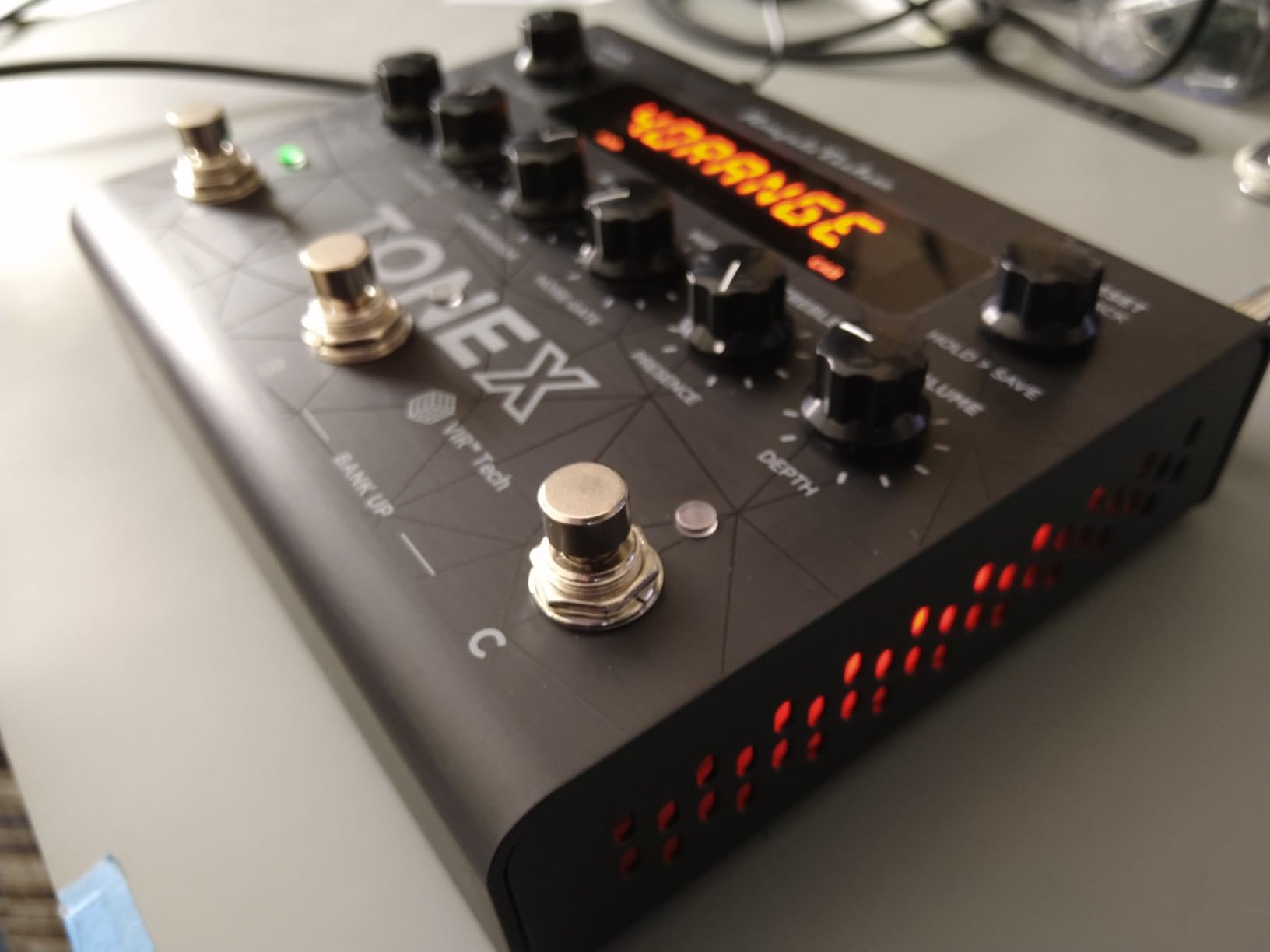 IK Multimedia TONEX Pedal: Stereo multi-effects guitar and bass pedal with 150 Presets, 15 Pre/Post FX, Tuner, Tap Tempo, Headphone Out, Software Player and Editor customer photo 1