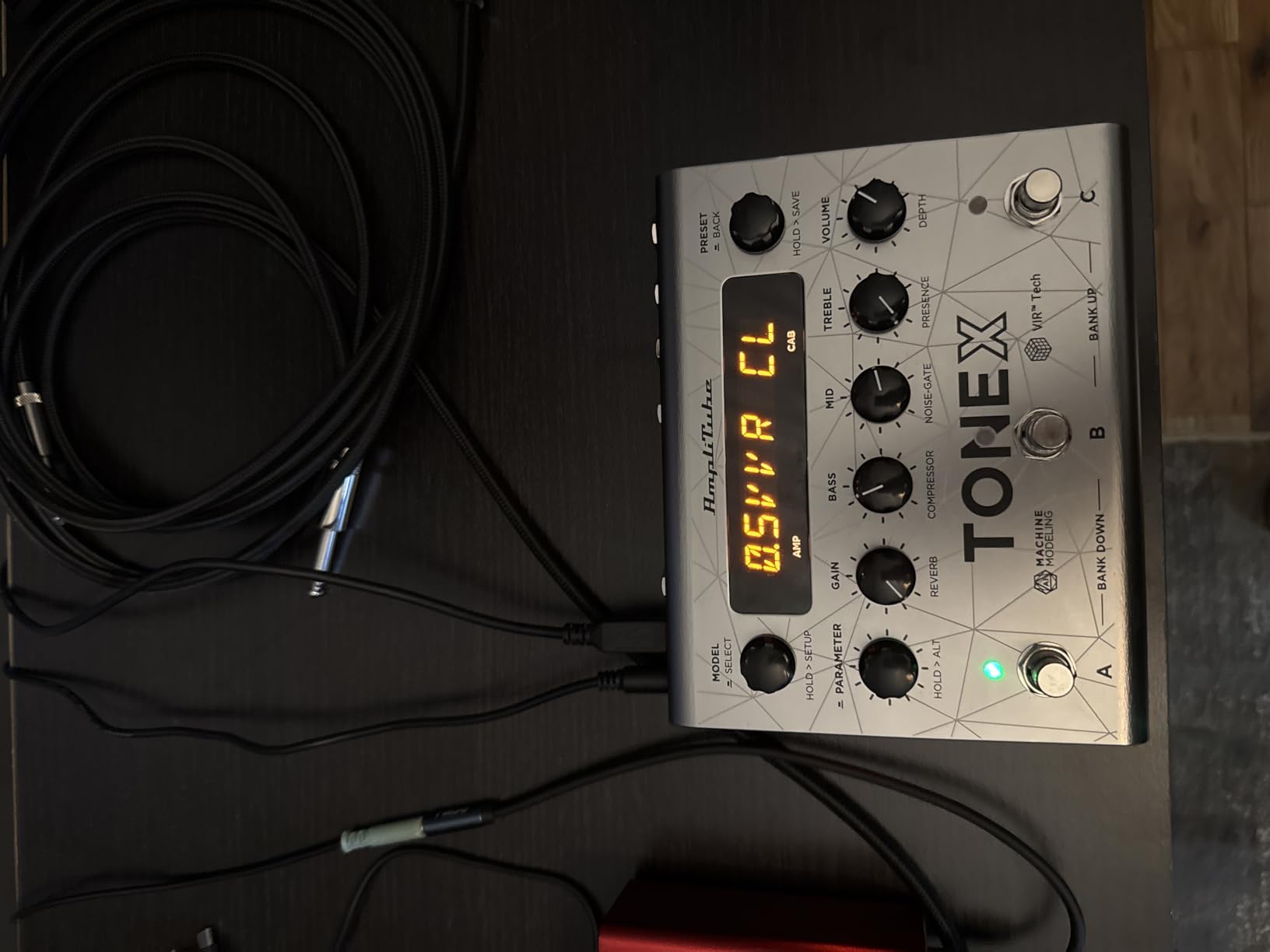 IK Multimedia TONEX Pedal: Stereo multi-effects guitar and bass pedal with 150 Presets, 15 Pre/Post FX, Tuner, Tap Tempo, Headphone Out, Software Player and Editor customer photo 2
