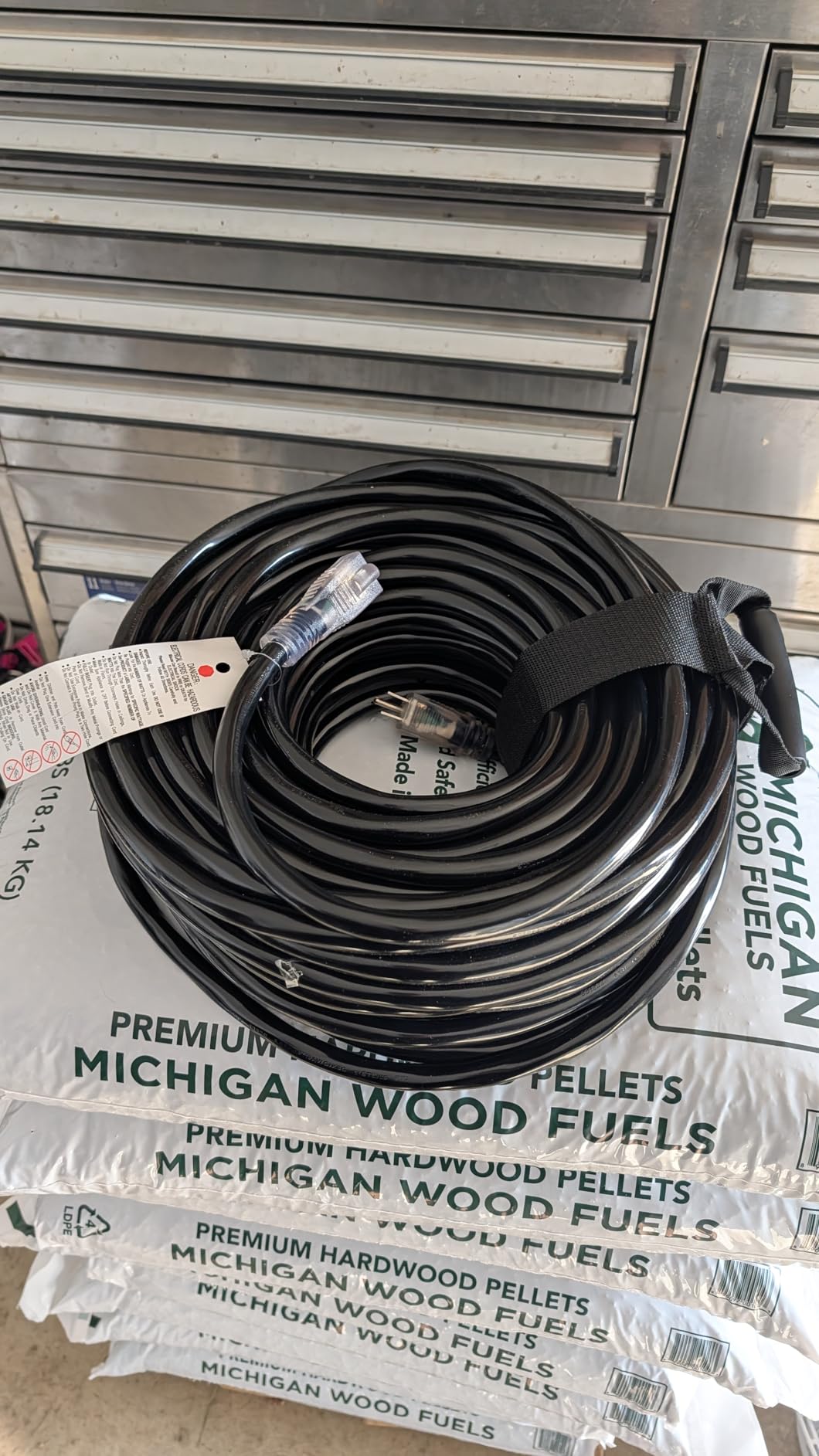 25 Ft 10AWG Outdoor Extension Cord Waterproof Heavy Duty, Black | 10 Gauge 3 Prong, Flexible Cold-Resistant Power Cord Indoor & Outside with Lighted Indicator End, 15A 1875W SJTW ETL Listed customer photo 2