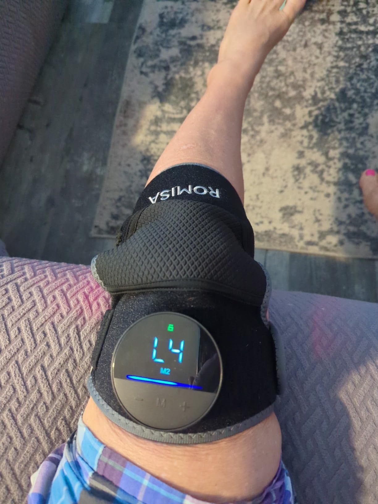 ROMISA Red Light Therapy Knee Brace Vibration Knee Massage for Pain Relief, 660nm&850nm Rechargeable Near Infrared Light Therapy Device for Knee/Elbow/Shoulder Faster Recovery for Cordless Use customer photo 1
