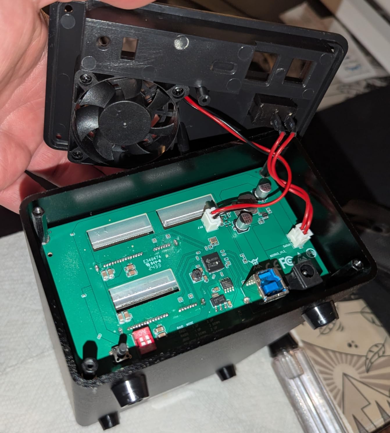 CENMATE Aluminum 4 Bay Hard Drive RAID Enclosure with Cooling Fan for 2.5/3.5