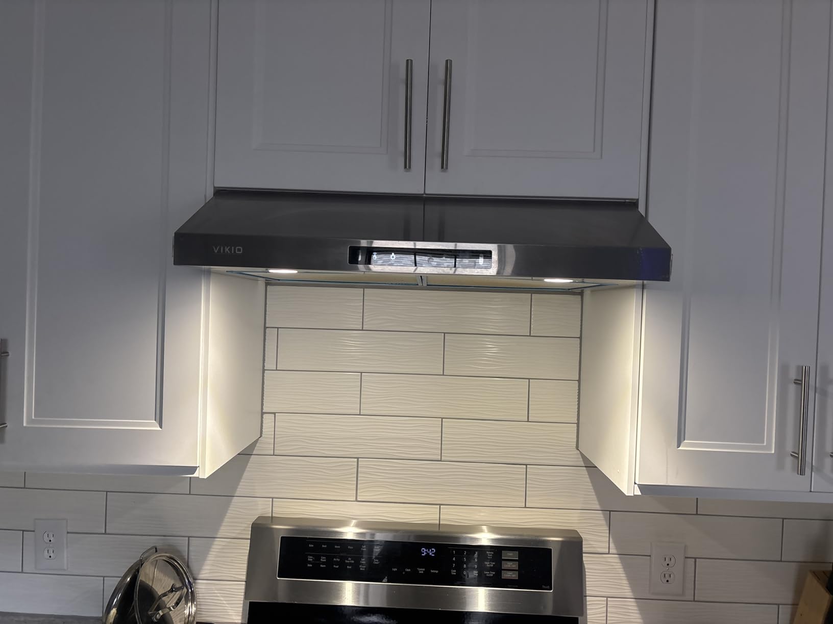 VIKIO HOME 30 Inch Under Cabinet Range Hood 900 CFM Dual Motor Power | Quiet DC Motor, Gesture & Touch Control, Dishwasher-Safe Baffle Filters, Energy-Efficient LED Lighting, Stainless Steel customer photo 2