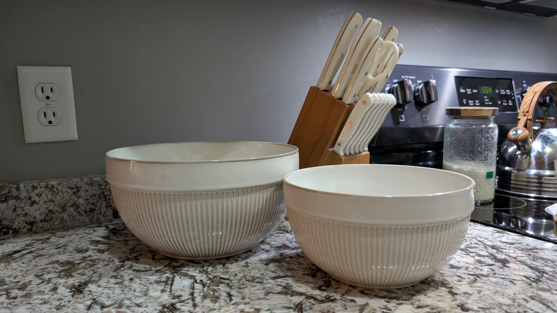 Large Ceramic Mixing Bowls, White Kitchen Bowls (1QT/2.3QT/4.6QT), Set of 3 Nesting Bowls for Baking, Cooking, Serving, Prepping, Dough Bread Making Bowl, Microwave and Dishwasher Safe customer photo 2