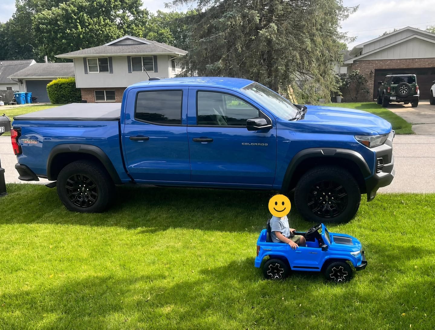 Winado 12V Licensed Chevrolet Colorado Electric Ride on Car for Kids, Pink | Ride on Toys for Toddlers w/ Remote Control, Battery Powered, Bluetooth, Soft Start, LED Lights customer photo 2