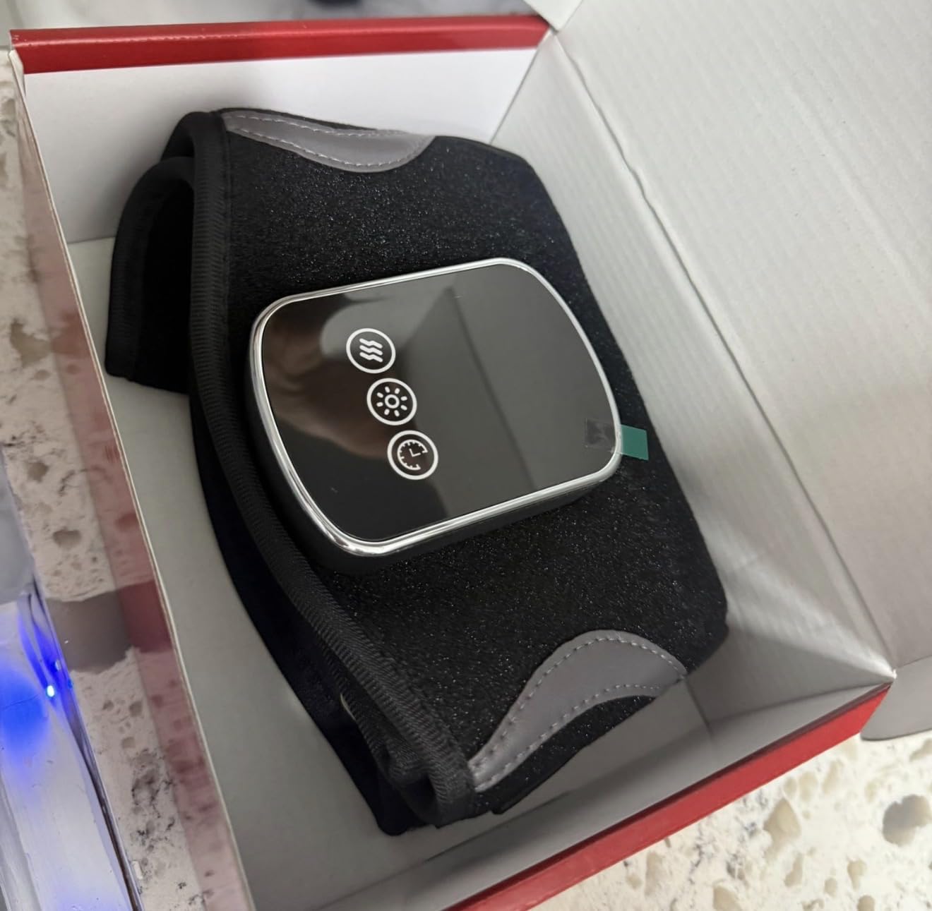 Red Light Therapy Knee Brace with Massage, 3 Vibration Knee Massager with 660nm 850nm Infrared Red Light, 5000mAh Cordless Electric Heated Knee Wrap for Knee Joint Elbow customer photo 1