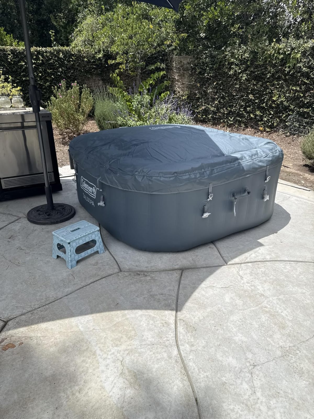 Coleman SaluSpa Hawaii Energy-Efficient 4-6 Person Inflatable Hot Tub | Smart AirJet Portable Outdoor Spa, Built-in EnergySense Insulation, Freeze Shield Technology, 140 Soothing Jets, 71