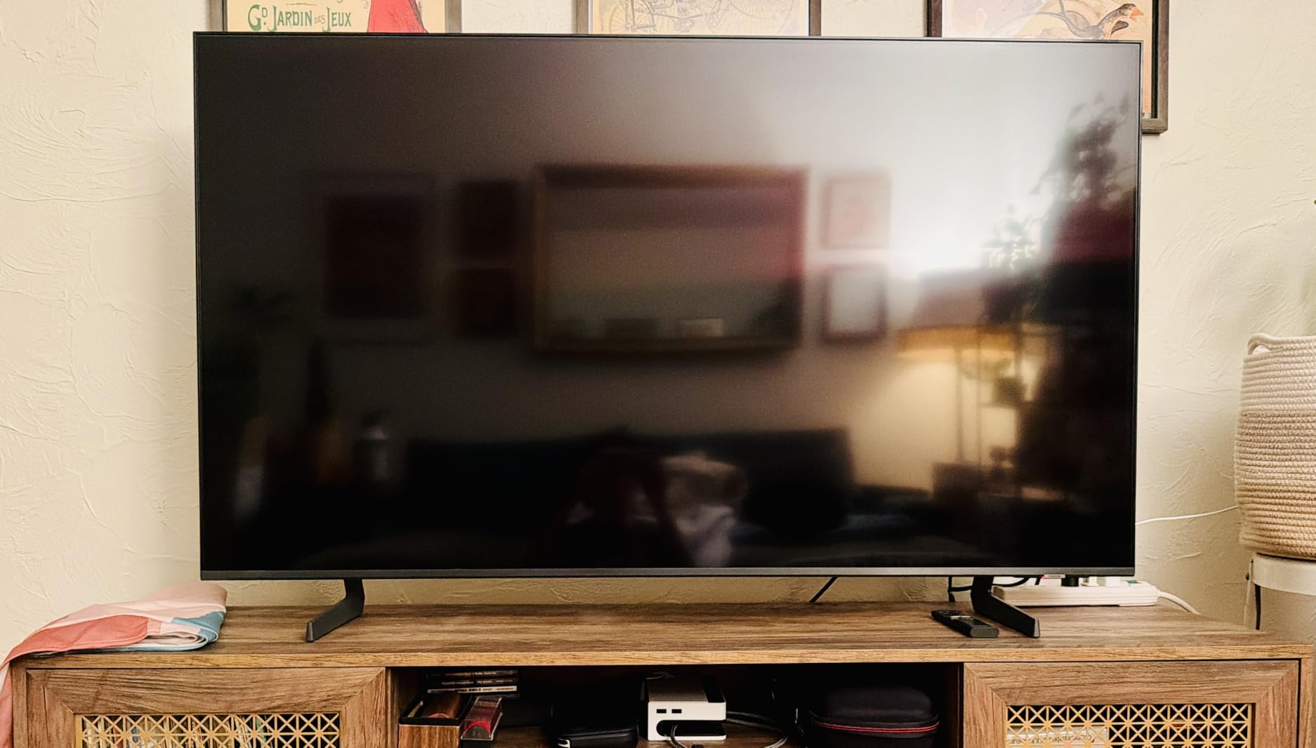 Samsung 65-Inch Class QN70H Series, Neo QLED Mini LED, 4K, Smart TV, 2026 | Samsung Vision AI, Quantum Mini LED, 100% Color Volume with Quantum Dot, NQ4 AI Processor customer photo 1