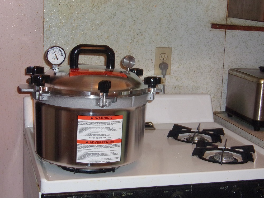 All American 1930: 15.5qt Pressure Cooker/Canner (The 915) - Exclusive Metal-to-Metal Sealing System - Easy to Open & Close - Suitable for Gas, Electric, or Flat Top Stoves - Made in the USA customer photo 1