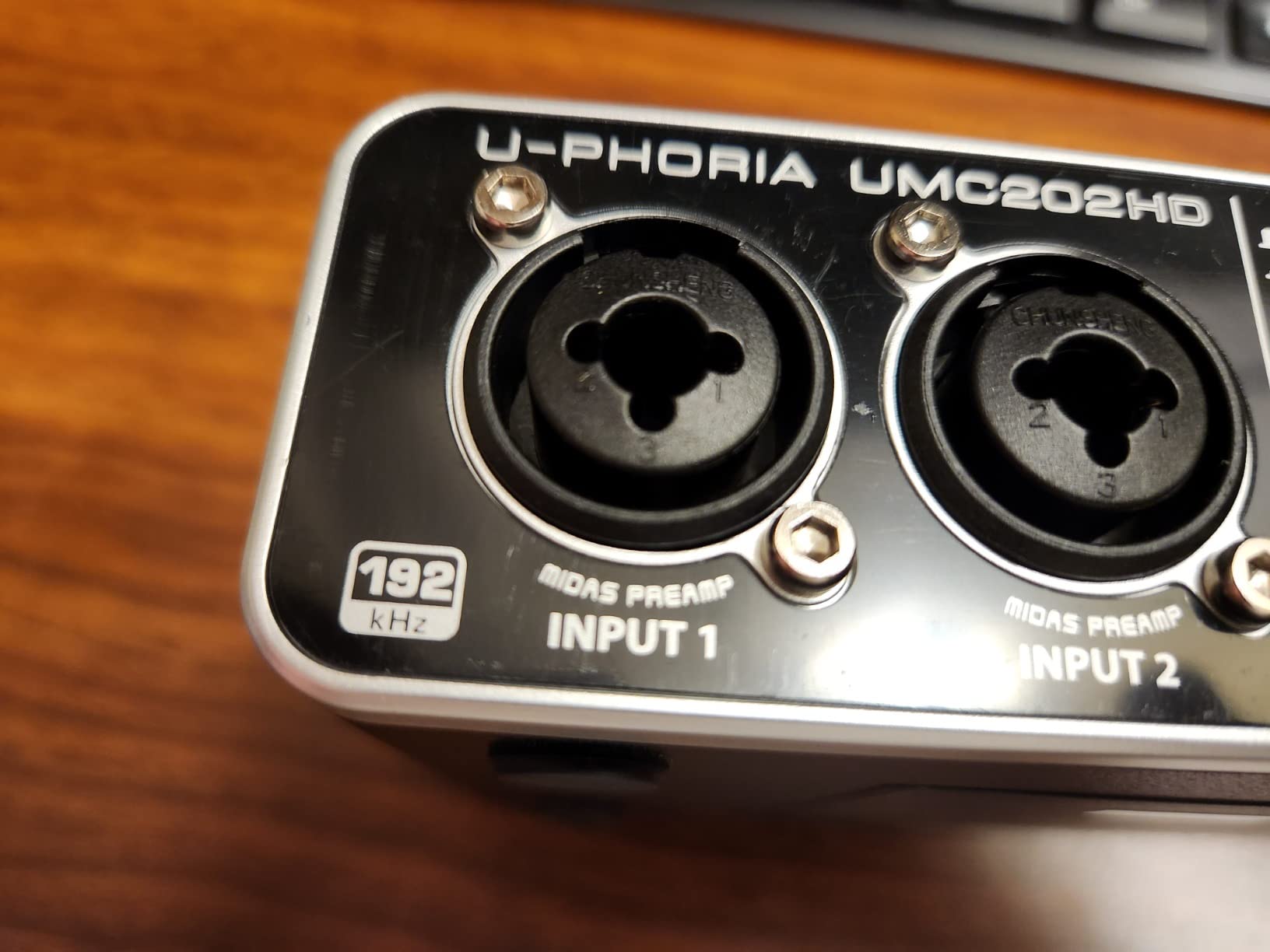 Behringer UMC202HD Audiophile 2x2, 24-Bit/192 kHz USB Audio Interface with Midas Mic Preamplifiers | For Recording Microphones and Instruments customer photo 1