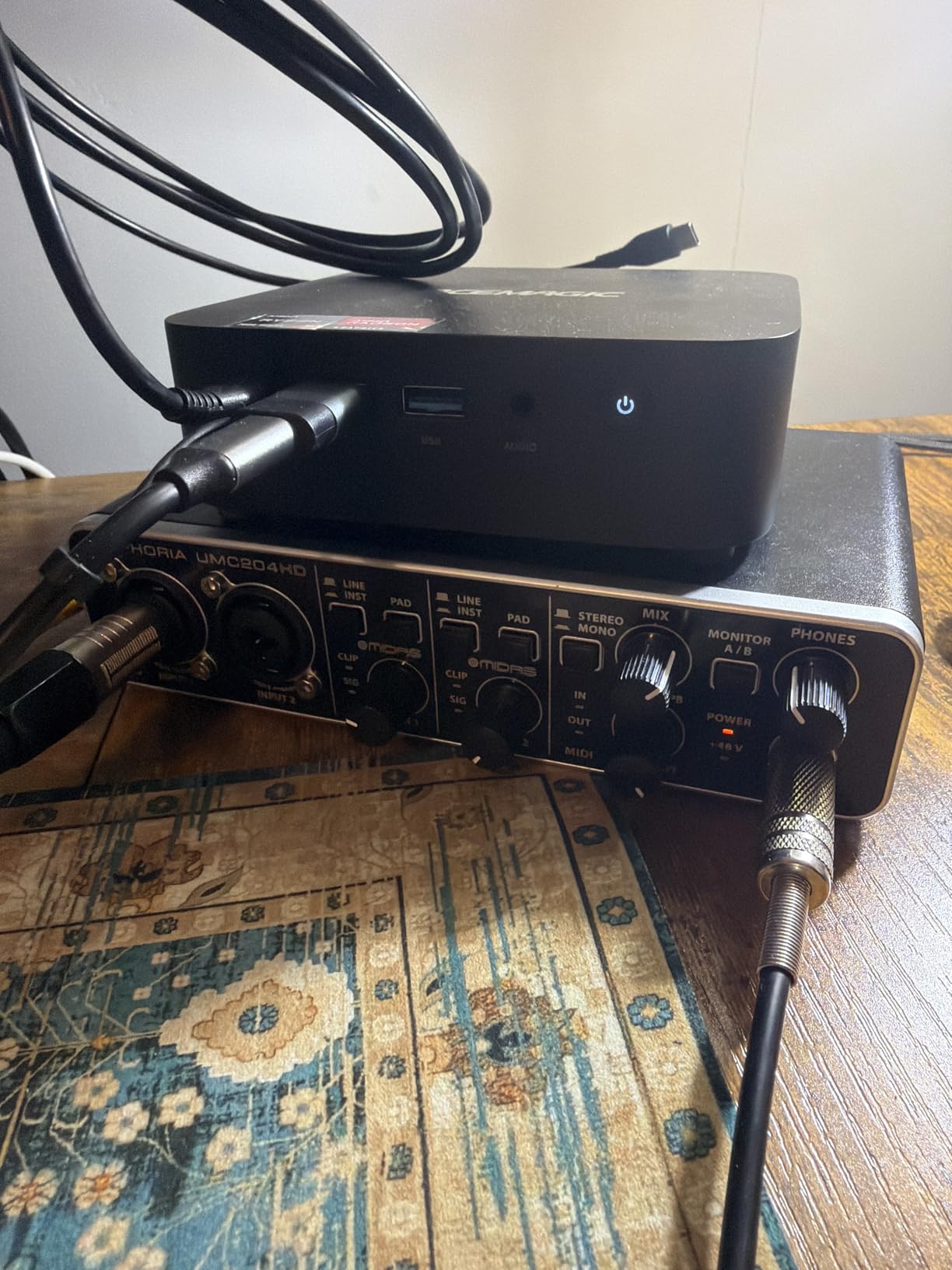 Behringer UMC202HD Audiophile 2x2, 24-Bit/192 kHz USB Audio Interface with Midas Mic Preamplifiers | For Recording Microphones and Instruments customer photo 2