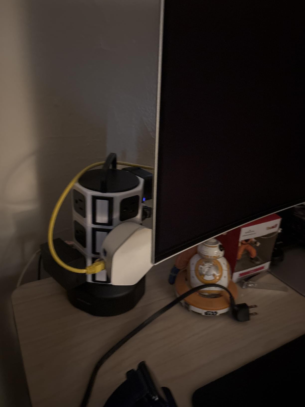 JACKYLED Power Strip Tower Surge Protector, 12 AC 6 USB (2 USB C), 1050J customer photo 1
