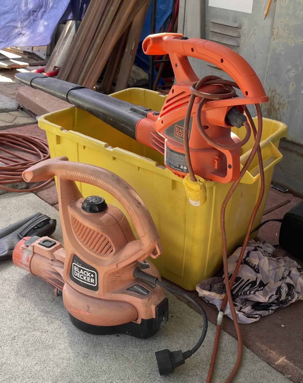 BLACK+DECKER Electric Leaf Blower, Handheld Blowers for Lawn Care, Lightweight, 180 MPH 180 CFM, 7-Amp, Corded (LB700) customer photo 2