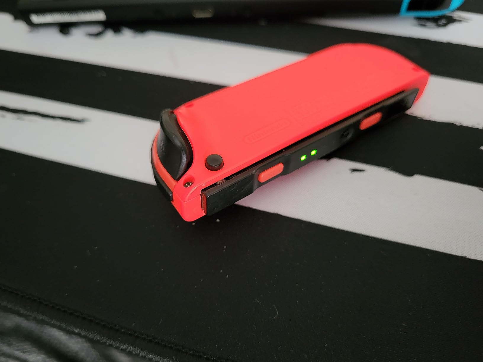 Nintendo Joy-Con (L/R) - Neon Red/Neon Blue customer photo 1