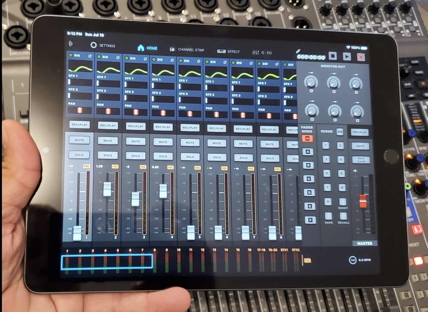 Zoom LiveTrak L-20 Mixer/Recorder for Musicians & Podcasters customer photo 1