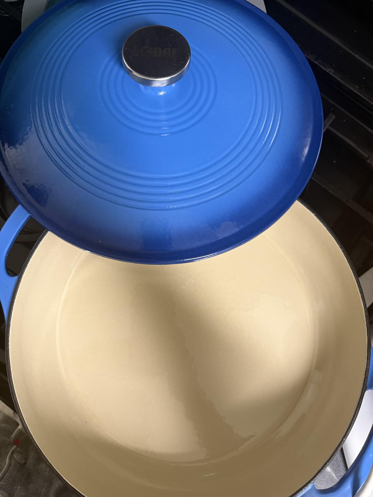 Lodge Essential Enamel Cast Iron Braiser, 3.6 Quart, Oyster White customer photo 1