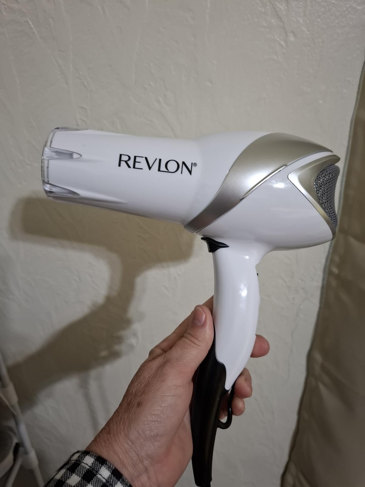 REVLON Infrared Ionic Hair Dryer with Diffuser & Concentrator, White customer photo 1