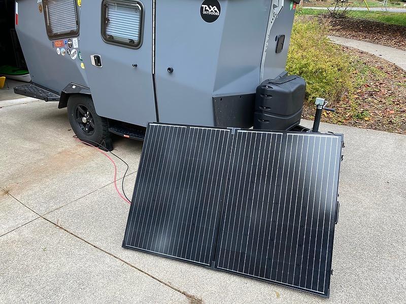 Renogy 200W 12V Portable Solar Panels Suitcase with Waterproof 20A Charge Controller, Foldable 200 Watt Solar Panel W/Adjustable Kickstand, Solar Charger for Power Station, RV, Camping, SUV, Off Grid customer photo 2