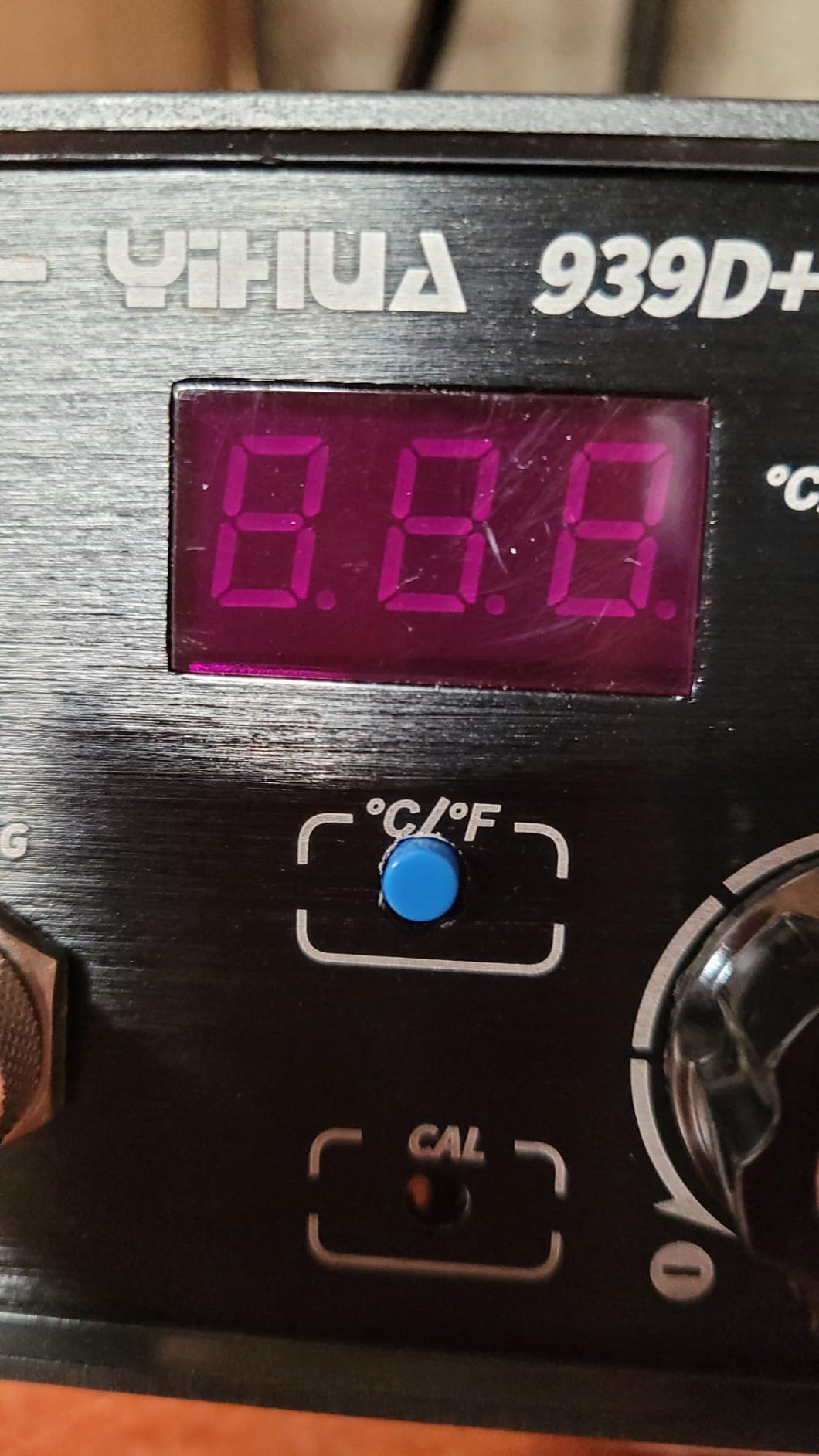 YIHUA 939D+ Digital Soldering Station, 75W Equivalent with Precision Heat Control (392°F to 896°F) and Built-in Transformer. ESD Safe, Lead Free with °C/°F display (Black) customer photo 1