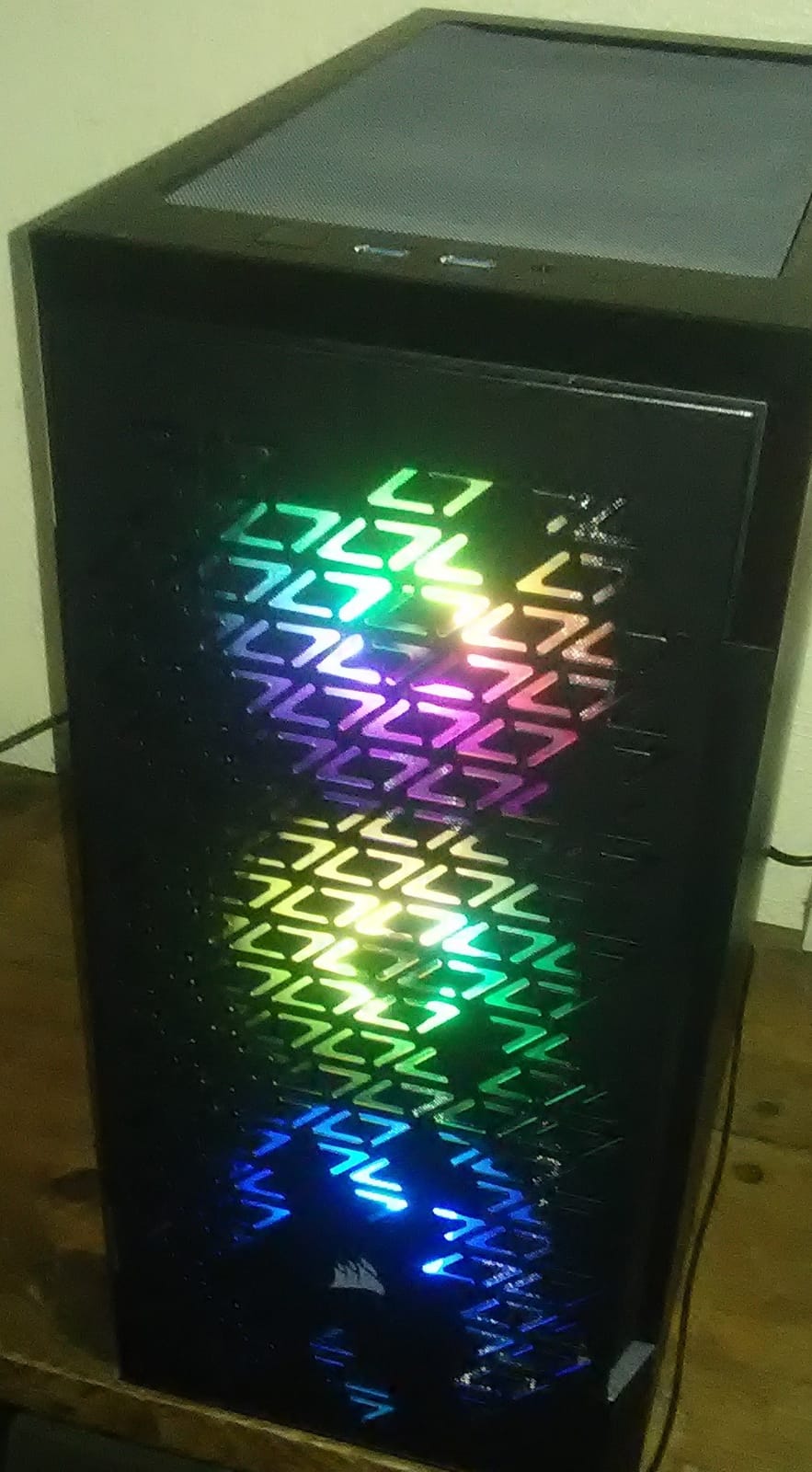 Corsair iCUE 220T RGB Airflow Tempered Glass Mid-Tower Smart ATX Case - High Airflow - Three Included SP120 RGB PRO Fans - Black customer photo 1