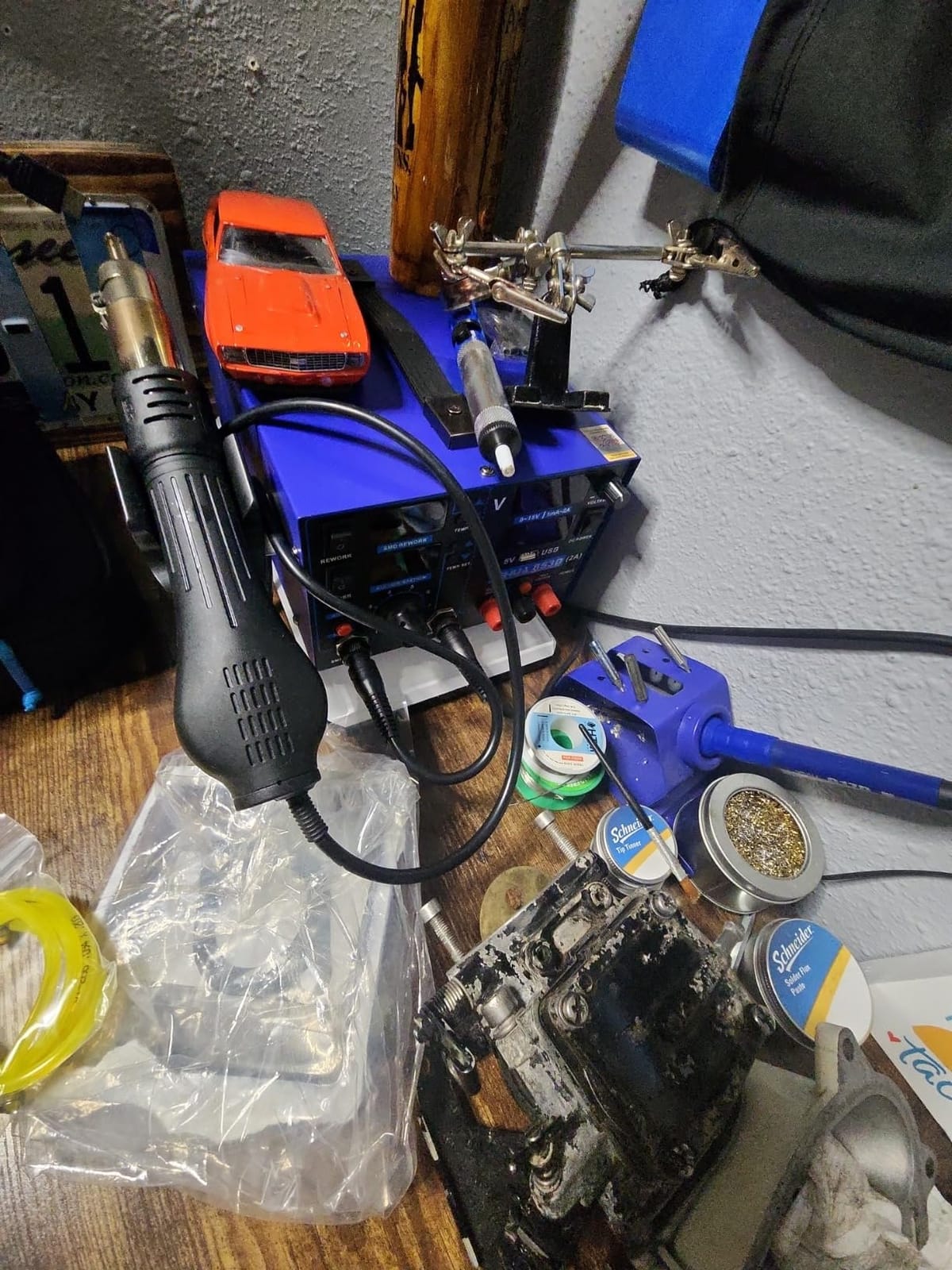 YIHUA 853D 2A USB SMD Hot Air Rework Soldering Iron Station, DC Power Supply 0-15V 0-2A with 5V USB Charging Port and 35 Volt DC Voltage Test Meter customer photo 1