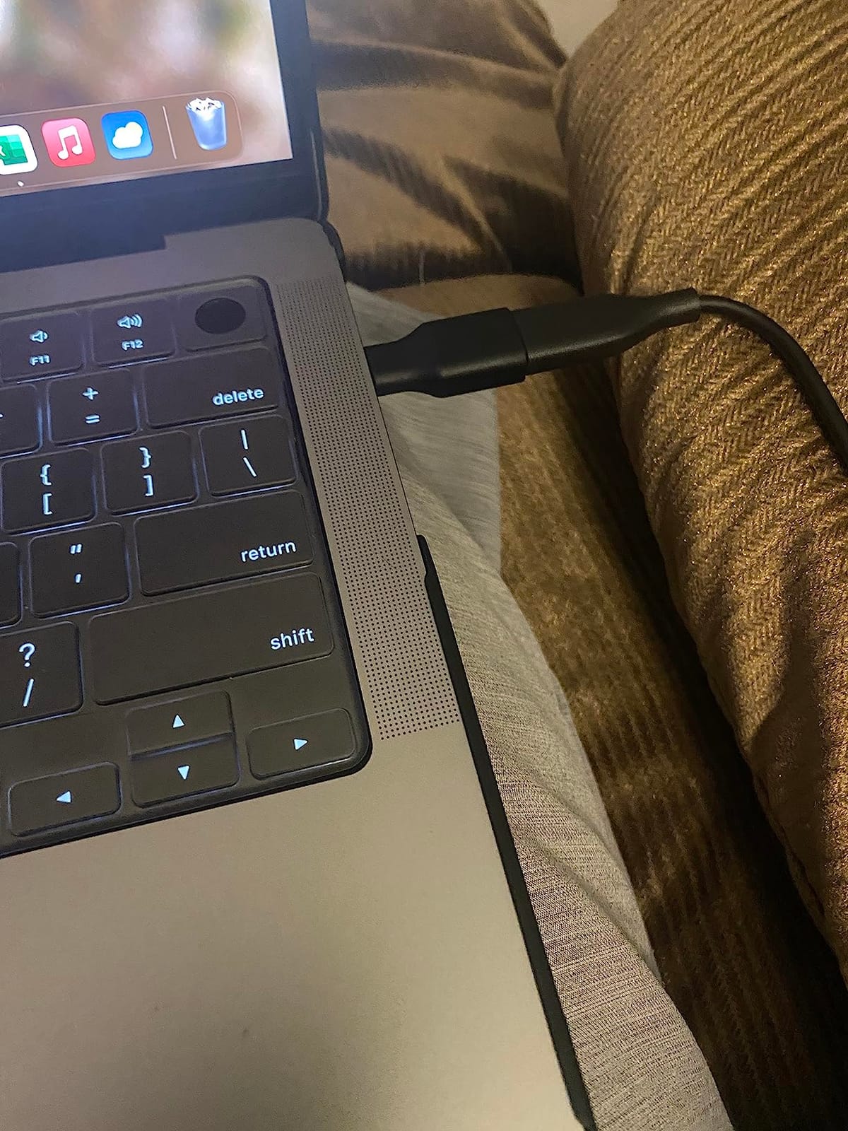 WD 2TB My Passport for Mac, Navy, Portable External Hard Drive with backup software and password protection, USB 3.1/USB 3.0 compatible - WDBA2D0020BBL-WESN customer photo 2