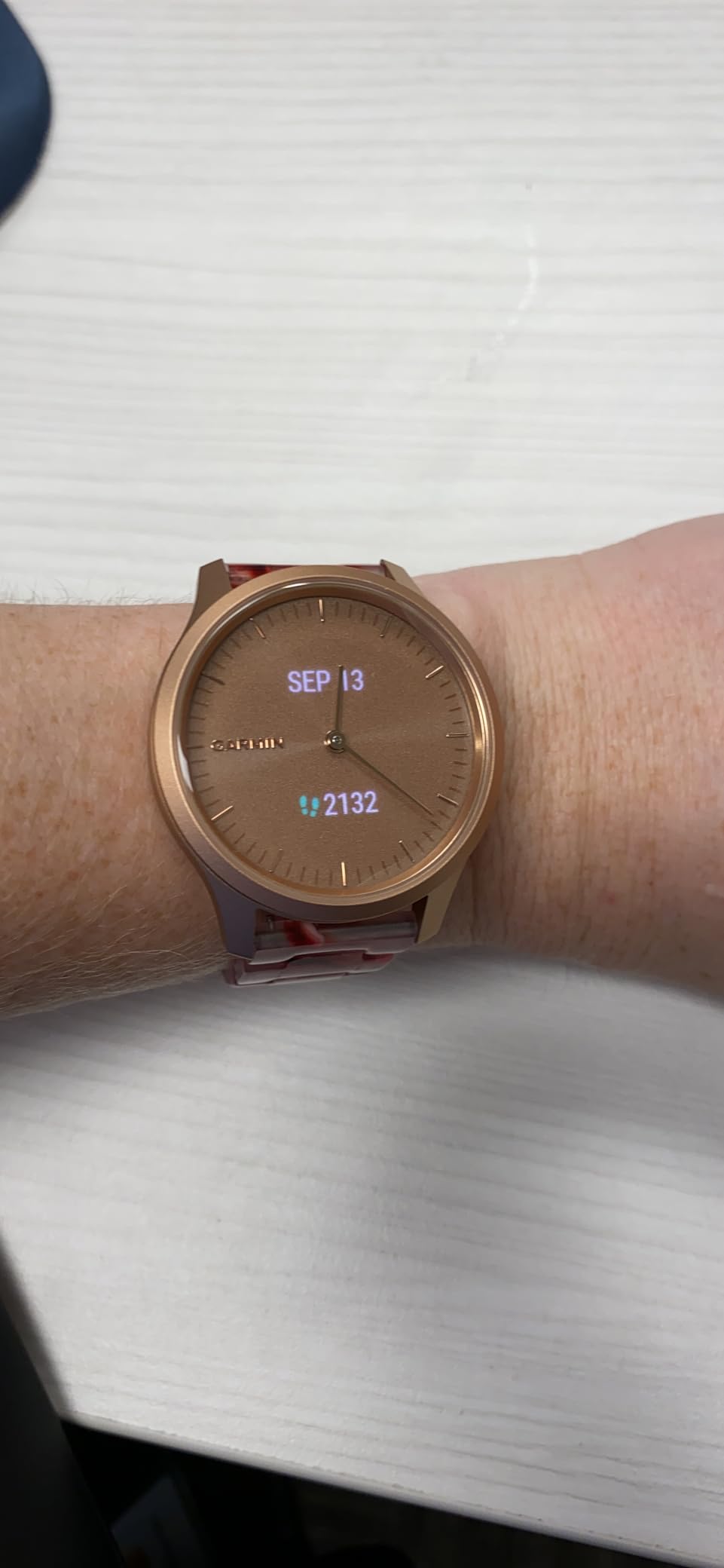 Garmin vivomove Style, Hybrid Smartwatch with Real Watch Hands and Hidden Color Touchscreen Displays, Rose Gold with White Silicone Band customer photo 2