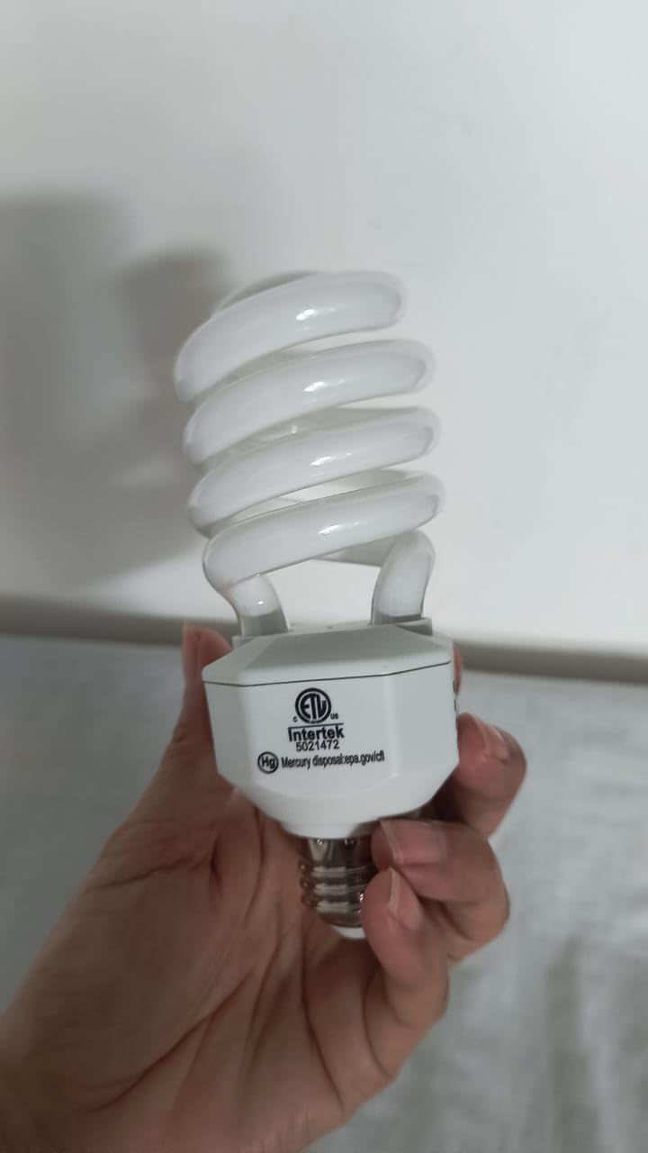 LUCKY HERP UVA UVB Reptile Light 10.0, Desert UVB 150 Compact Fluorescent Lamp, UVB Light for Reptiles 23W, UVA UVB Reptile Light Bulb, UVB Bulb for Reptiles Bearded Dragons Lizards Tortoises Snakes customer photo 2