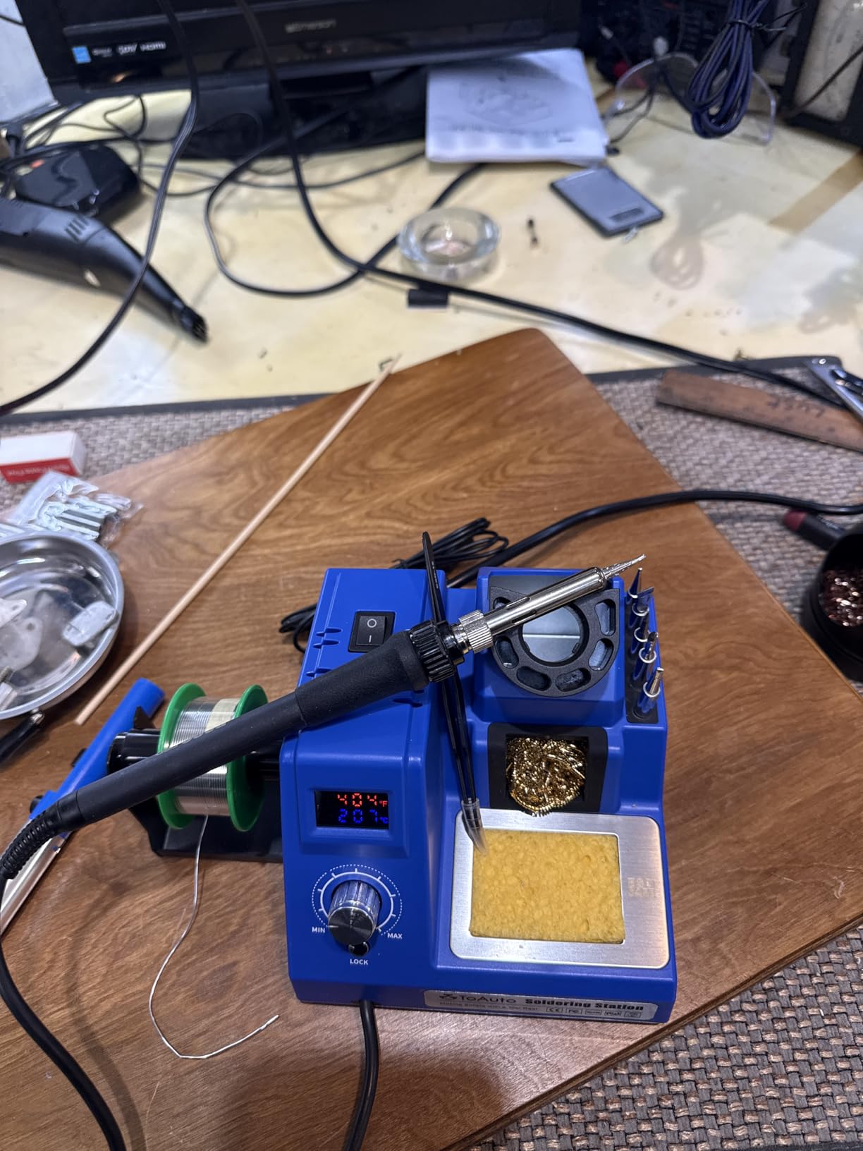 TOAUTO DS90 Soldering Station-°F & °C Dual Digital Display Soldering Iron Station Kit,90W Soldering Iron,302℉- 842℉ Temperature, Anti-Static & Grounding Wire, Auto Standby & Sleep,5 Solder Tips, Blue customer photo 2