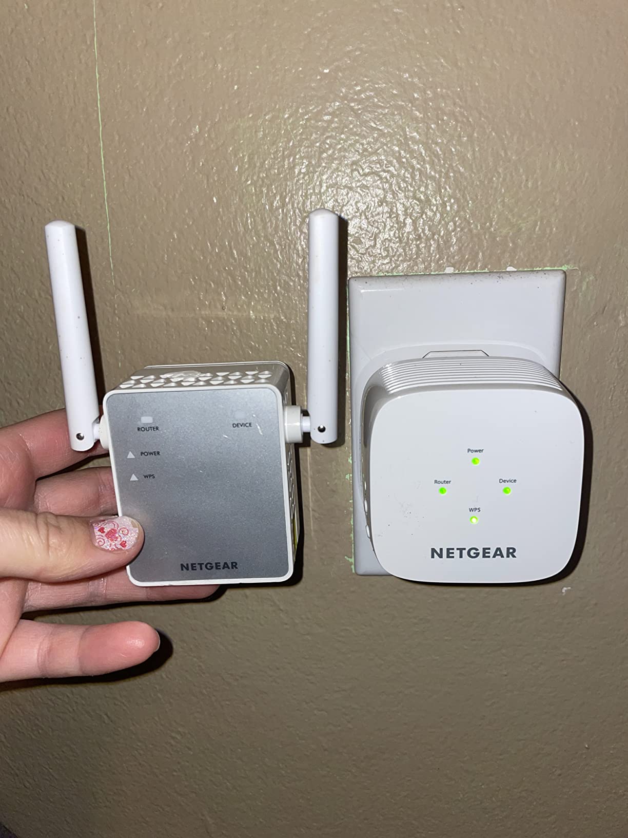 NETGEAR WiFi Extender EX5000, up to 1,500 sq ft, 1.2 Gbps customer photo 1