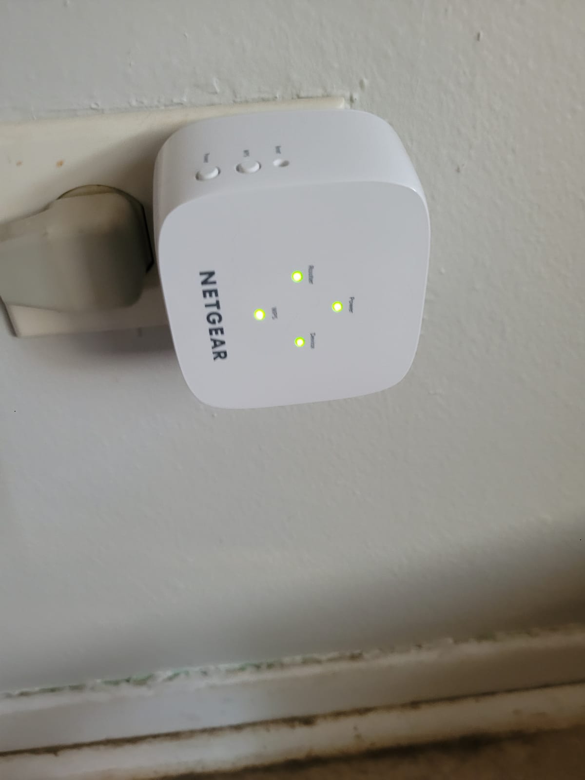 NETGEAR WiFi Extender EX5000, up to 1,500 sq ft, 1.2 Gbps customer photo 2