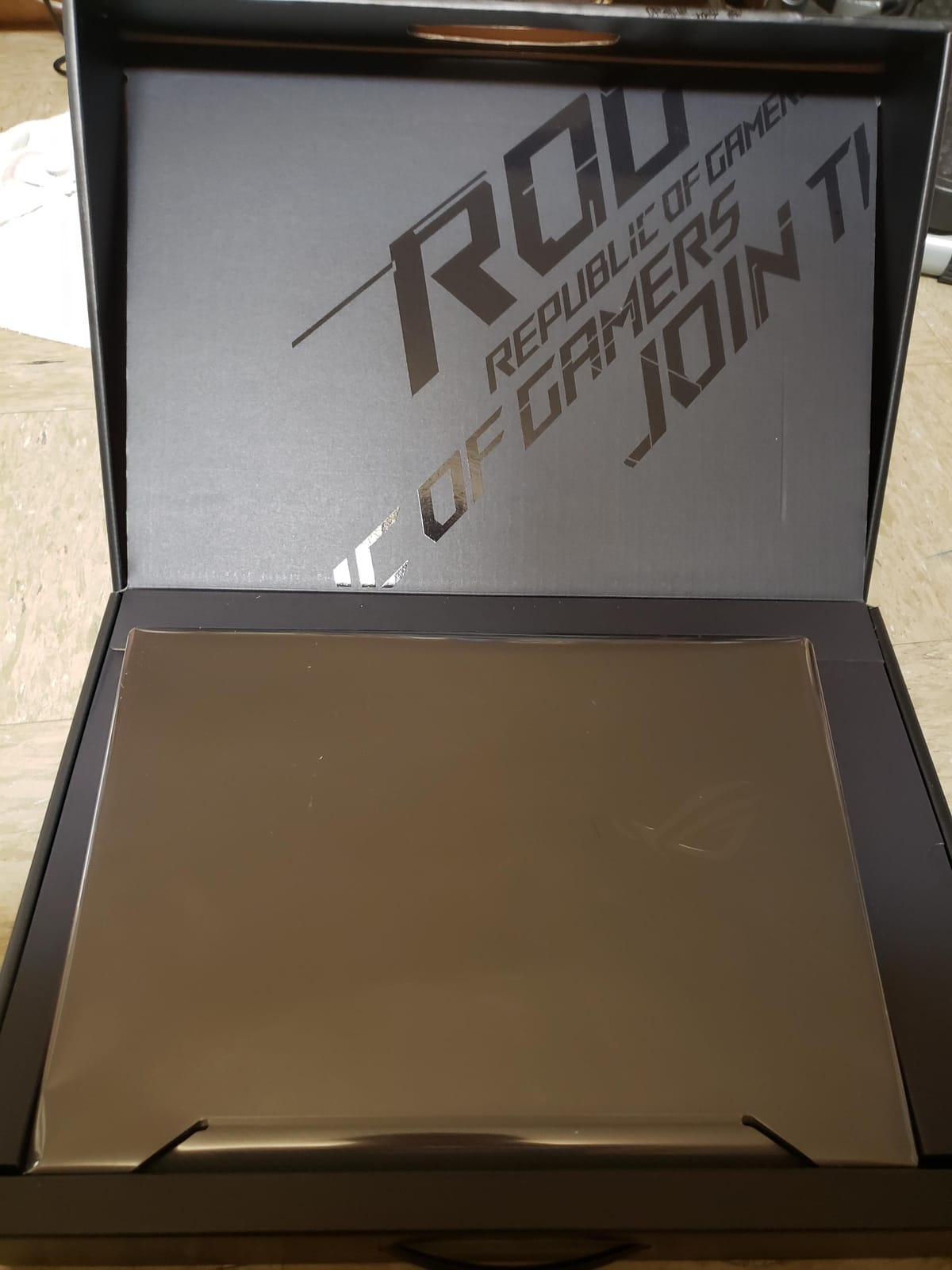 ROG Zephyrus G15 (2020) Ultra Slim Gaming Laptop, 15.6” 144Hz FHD Display, GeForce GTX 1660 Ti Max-Q, AMD Ryzen 7 4800HS, 16GB DDR4, 1TB PCIe NVMe SSD, Gig+ Wi-Fi 6, Windows 10 Home, GA502IU-ES76 customer photo 2