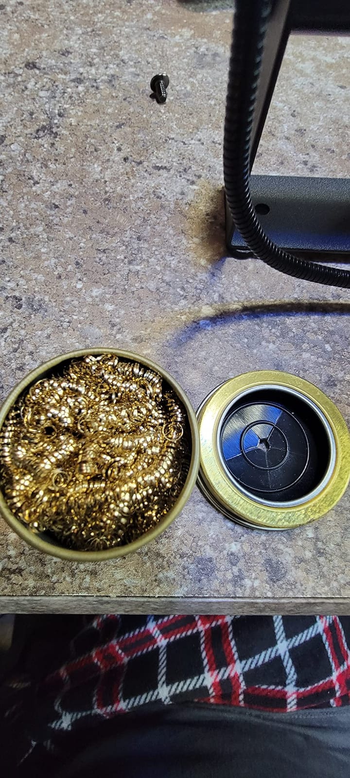 X-Tronic 3060-PRO • 75W Soldering Iron Station Kit • 5 Extra Tips • Mini Mag Lamp • 4 Helping Hands • Solder Sucker • Tweezers • 50g Solder • Brass Sponge w/Flux • Sleep Func, °C/°F, 3 Temp Presets! customer photo 2