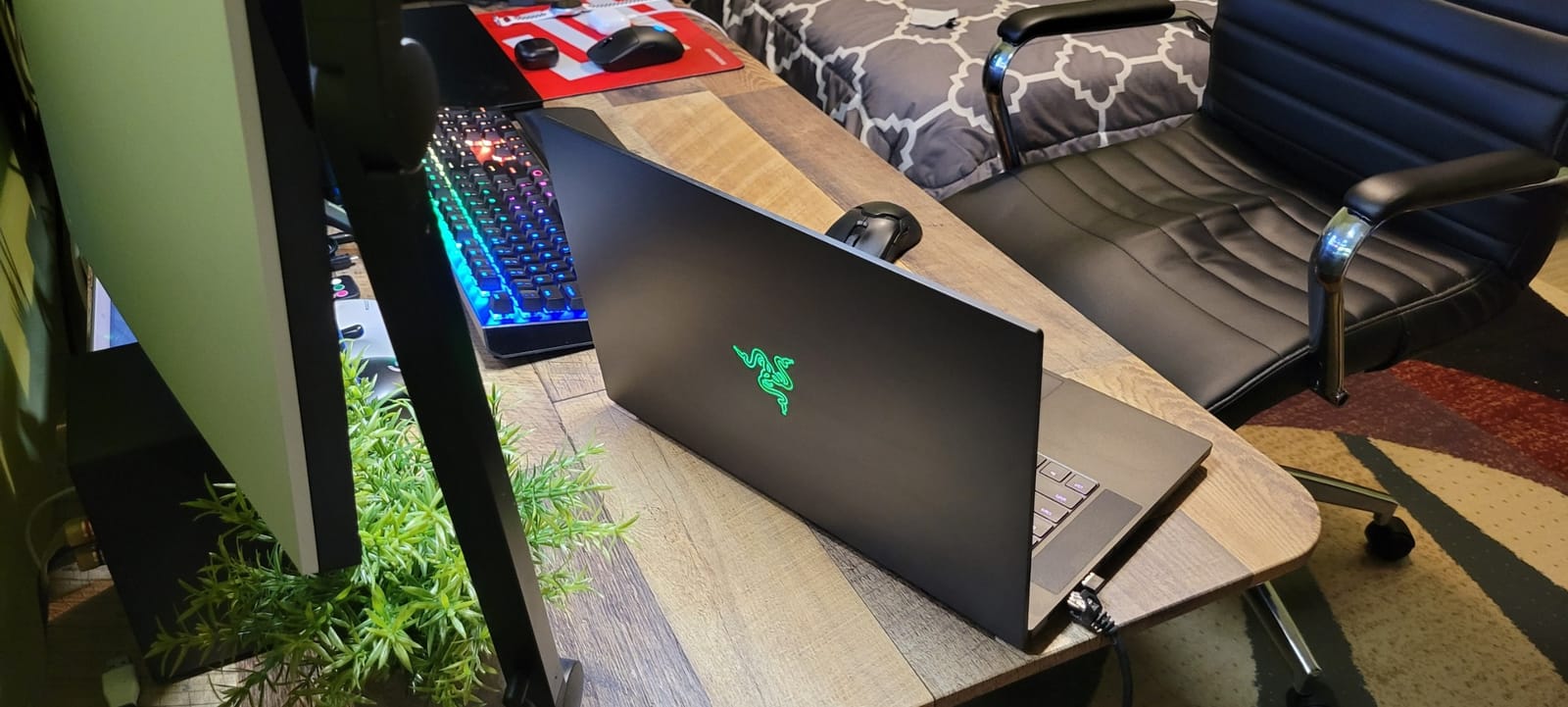 Razer Blade 15 Base Gaming Laptop 2020: Intel Core i7-10750H 6-Core, NVIDIA GeForce RTX 2070 Max-Q, 15.6