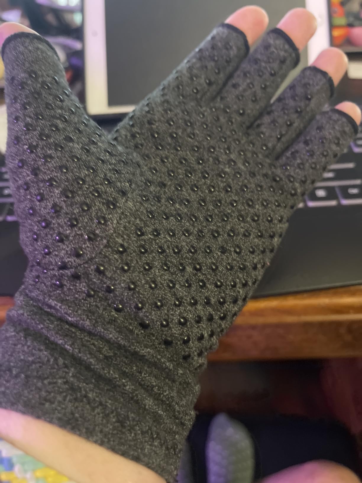 DRNAIETY 2-Pair Arthritis Compression Gloves for Hand Arthritis, Fingerless customer photo 1