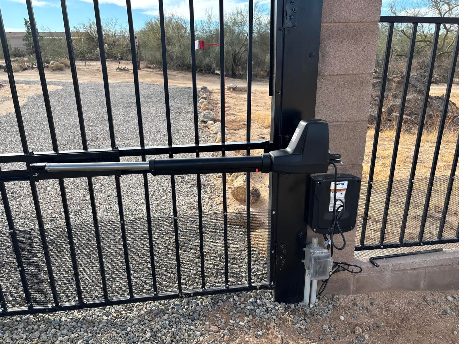 TOPENS AT602 Dual Swing Gate Opener Medium Duty customer photo 2