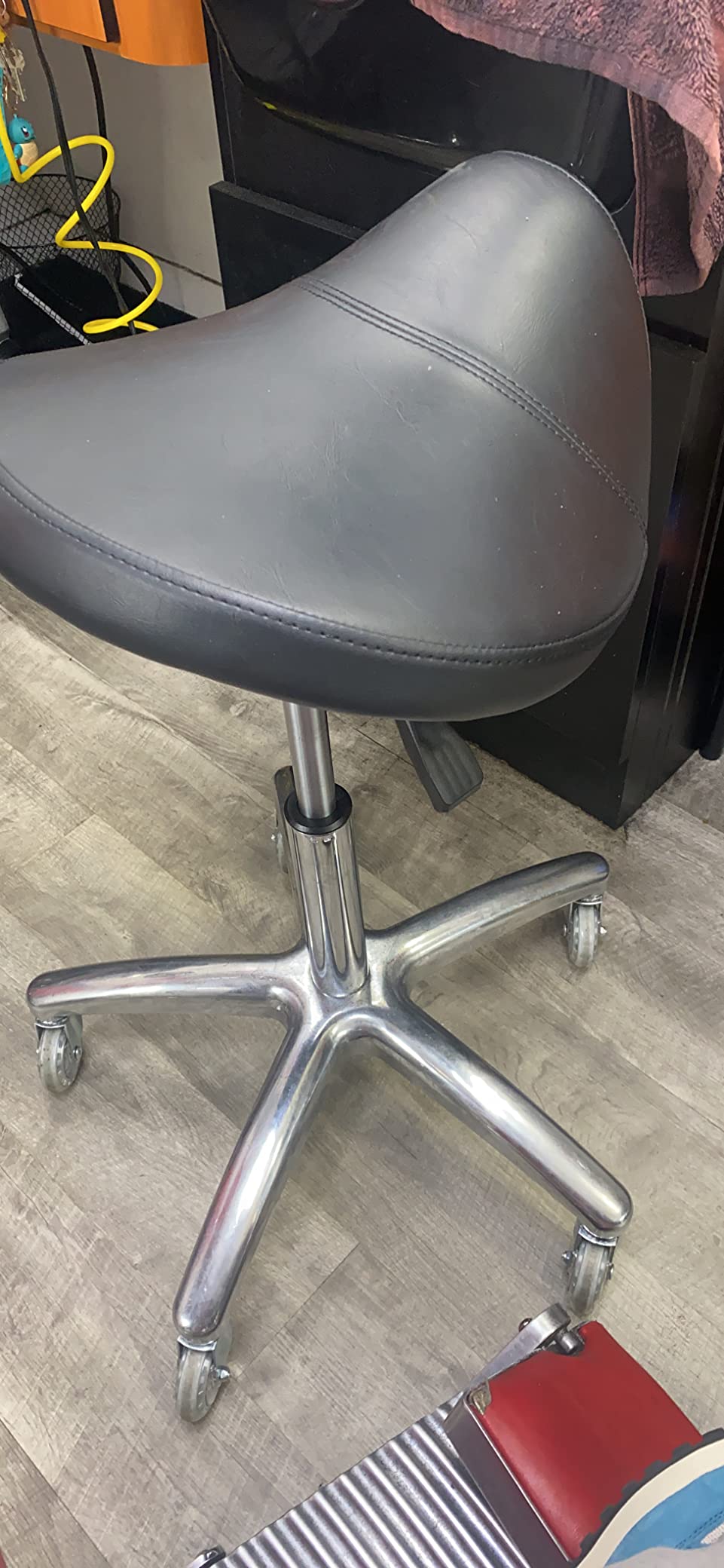 TASALON Wheeled Ergonomic Swivel Saddle Stool, Black customer photo 2