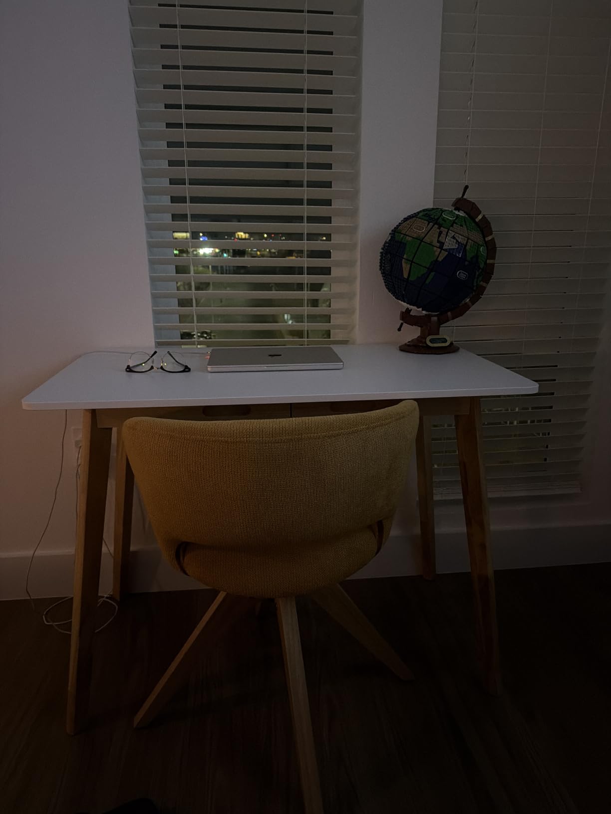 IOTXY Solid Wood Writing Desk - Home Office Laptop Computer Table, Walnut customer photo 1