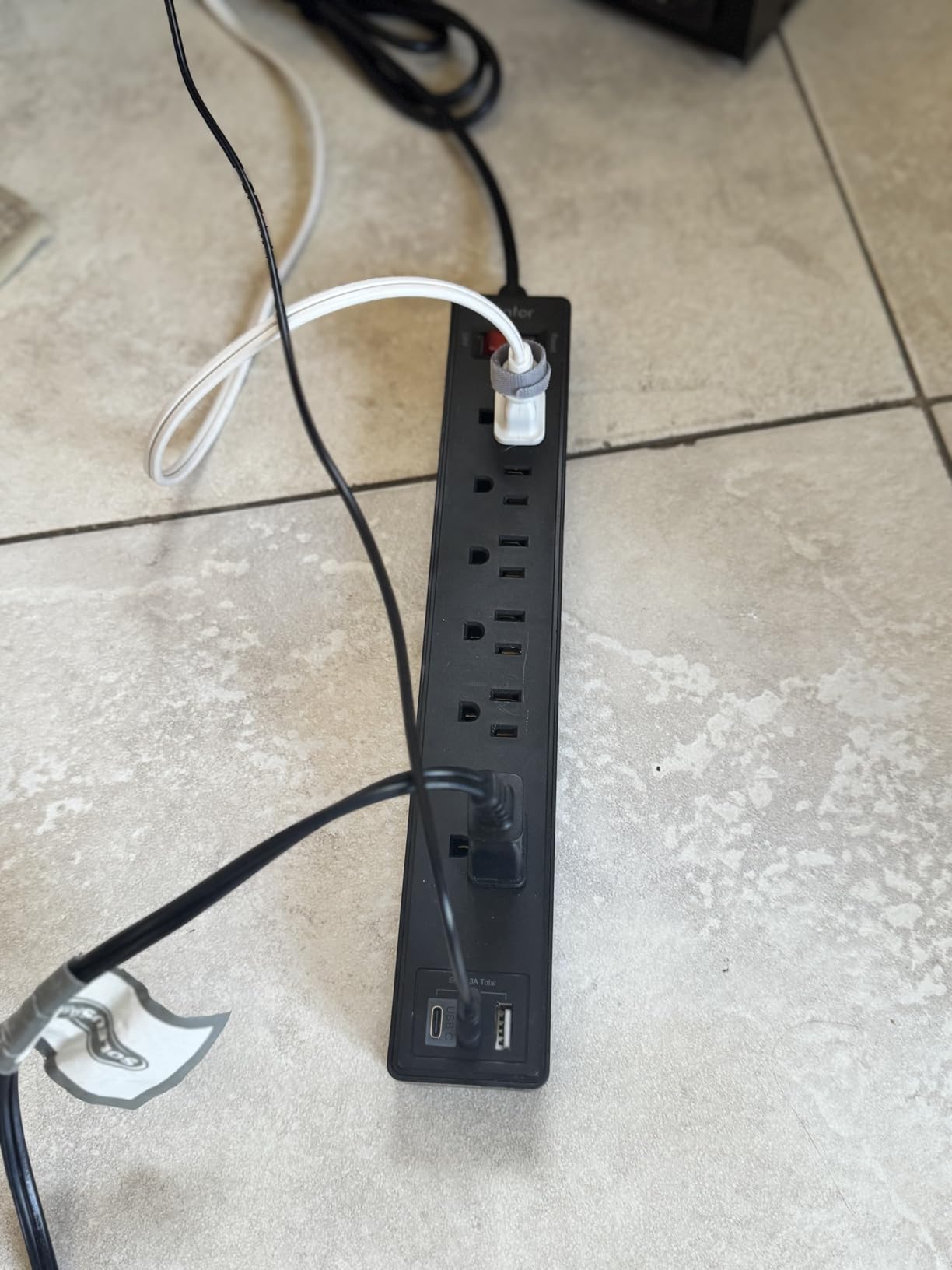 Yintar 6Ft Surge Protector Power Strip with 6 Outlets & 3 USB Ports, Black customer photo 2