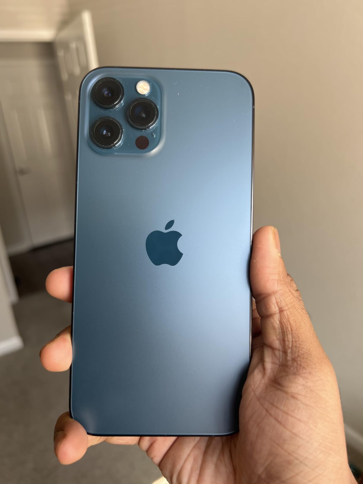Apple iPhone 12 Pro Max 5G, US Version, 512GB, Graphite - Unlocked (Renewed) customer photo 1