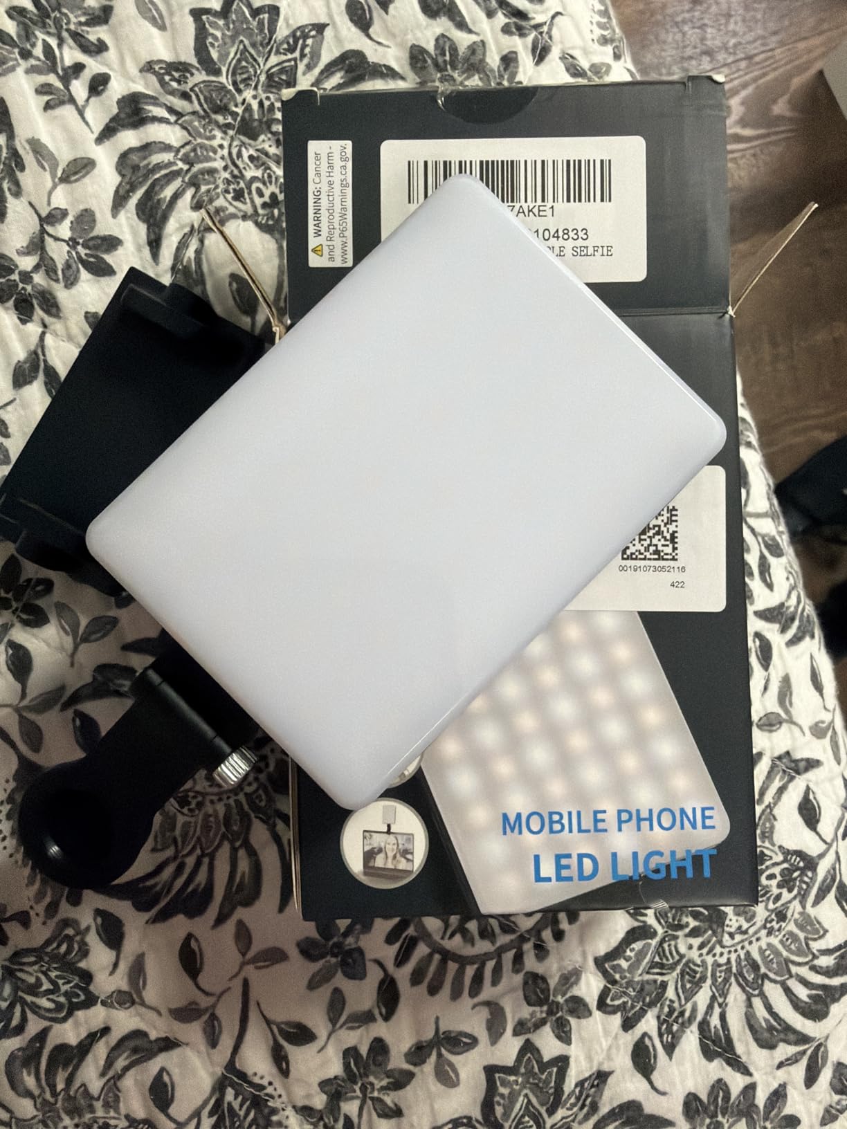 NEEWER Basics NL-60AI Selfie Light for Phone with Front & Back Clip, 60 LED 2000mAh Rechargeable CRI95+, 3 Modes, Portable Clip on Fill Lighting for Tablet Computer Laptop Zoom Call TikTok Video customer photo 1
